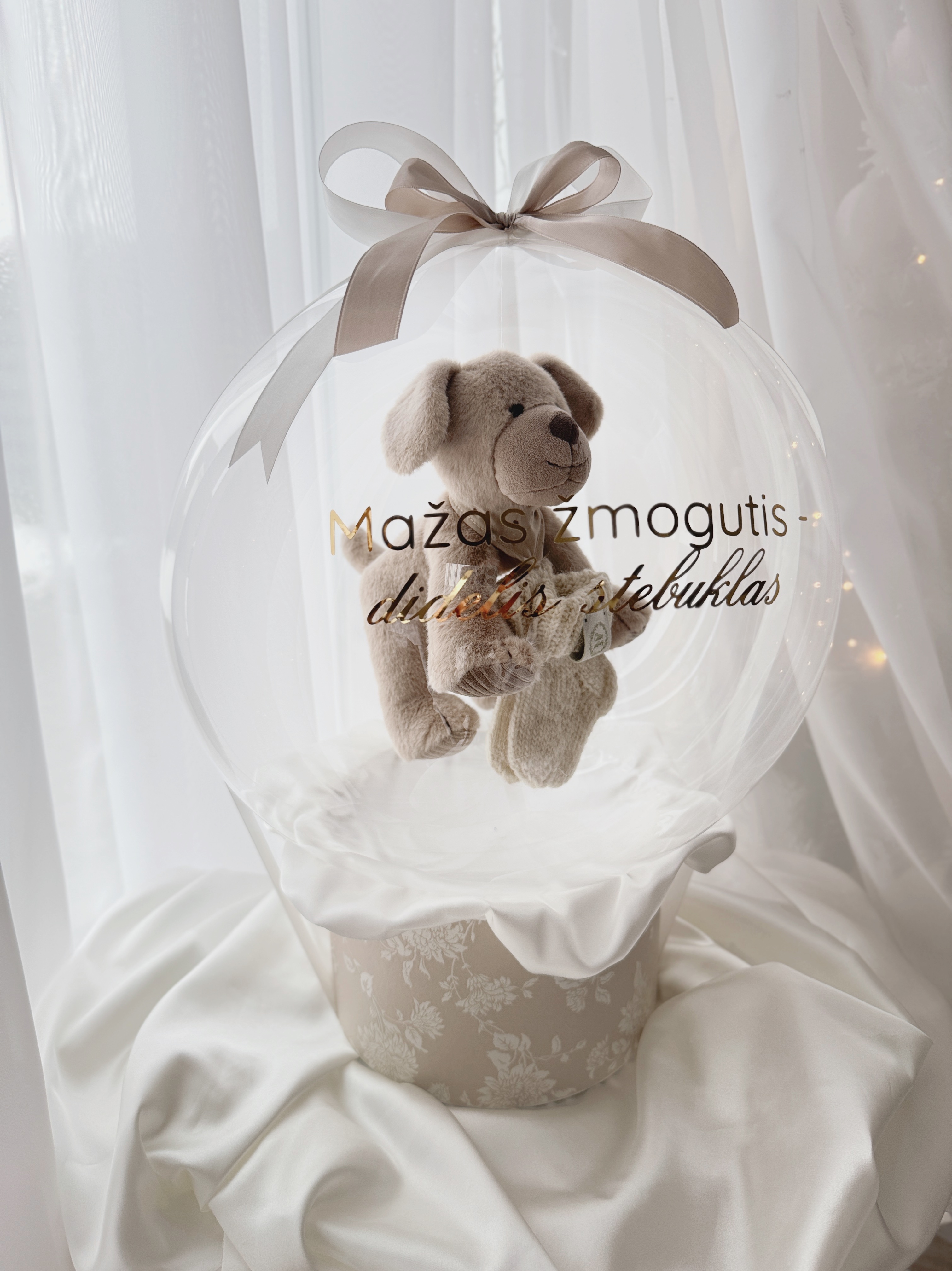 Dovana "Neutralus barškutis/žaisliukas su kojinytėmis"