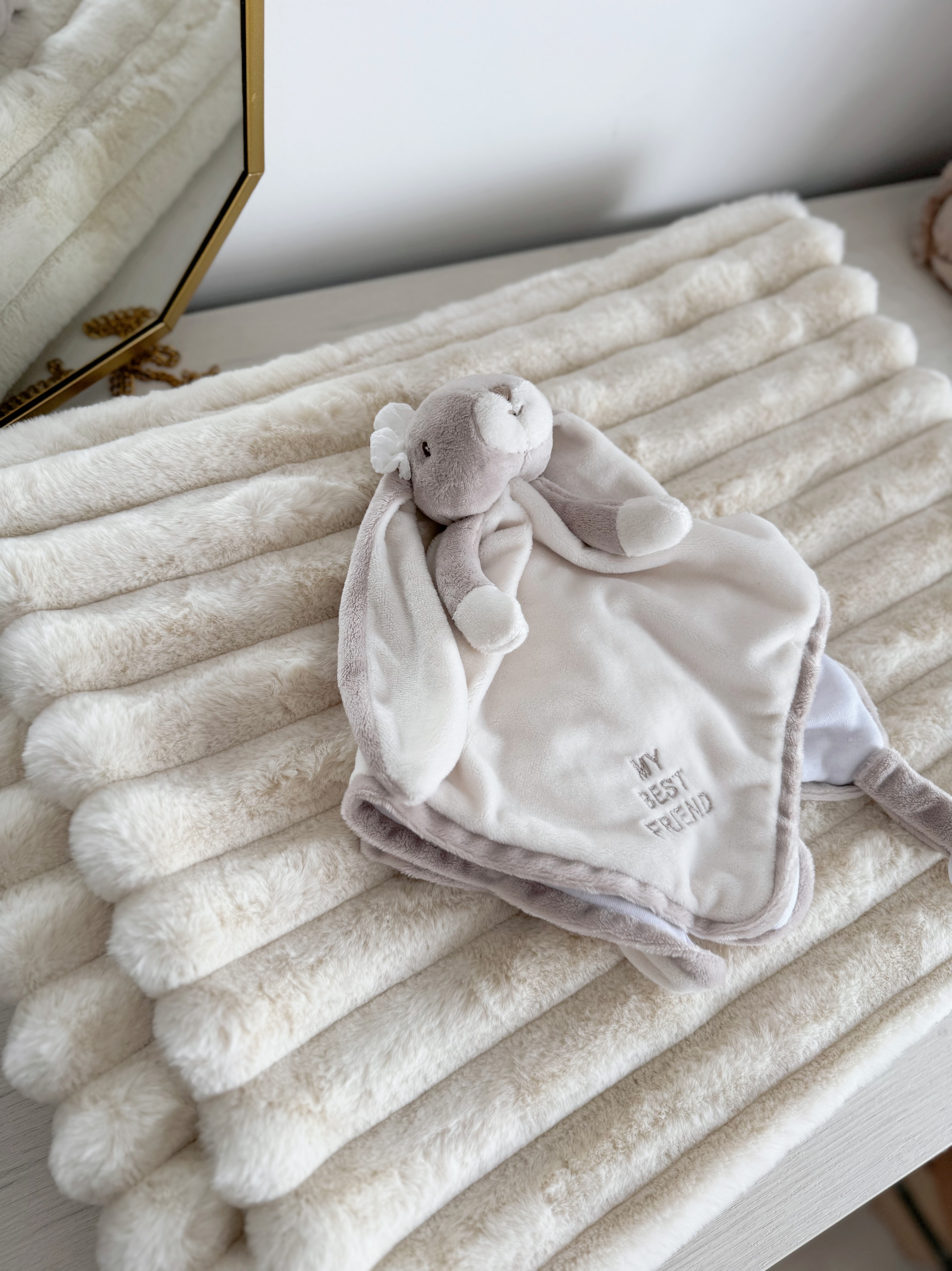 Komplektas "Zuikutis migdukas su kojinytėm"