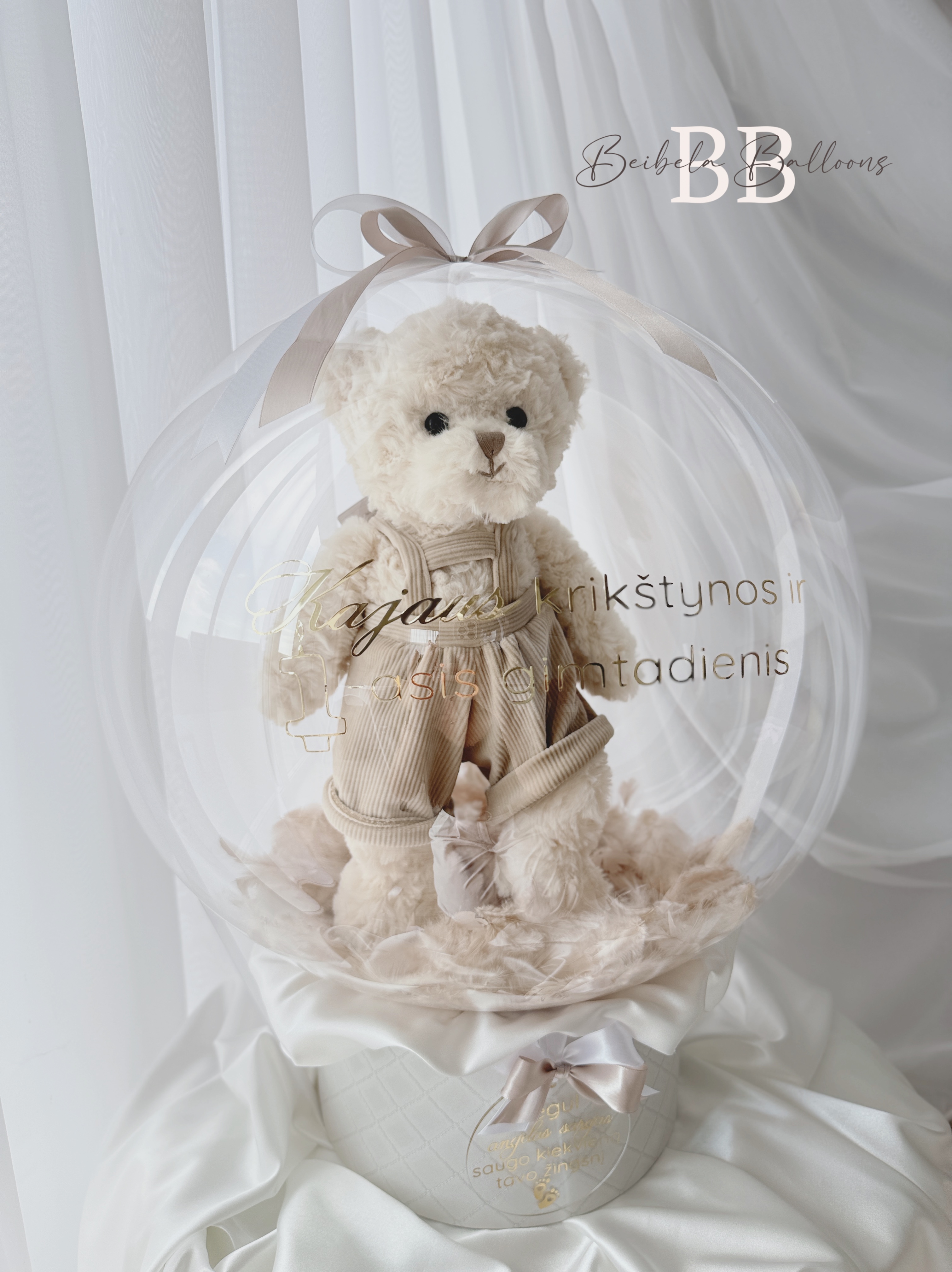 Dovana "Bukowski su kreminiu kostiumėliu"