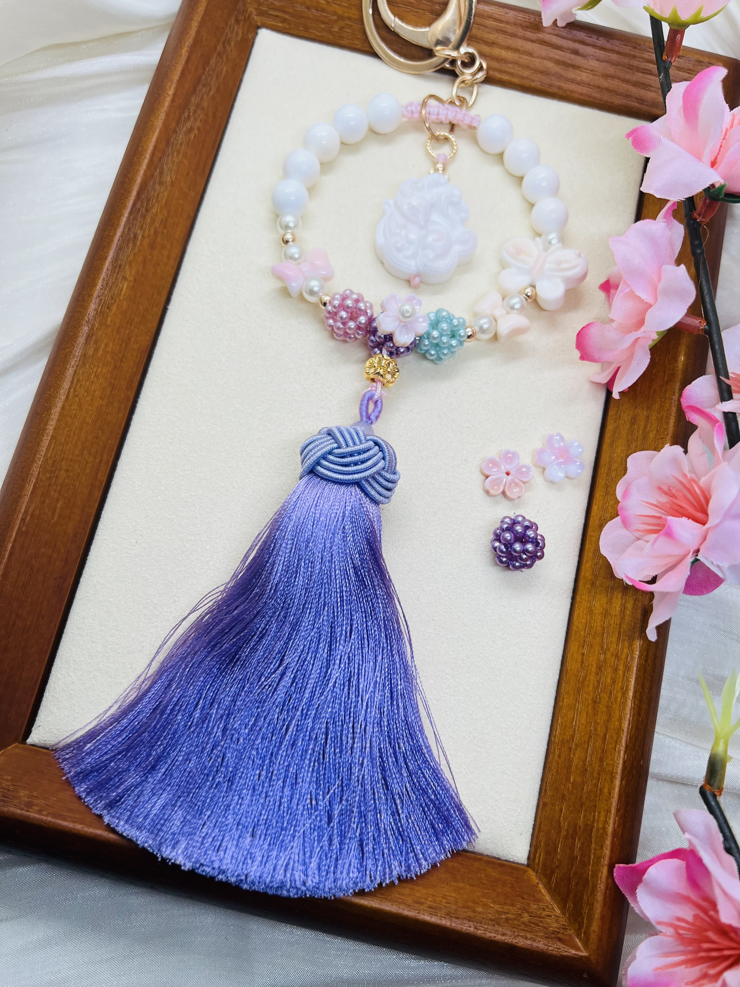 Conch Nine-tailed Fox Pendant  