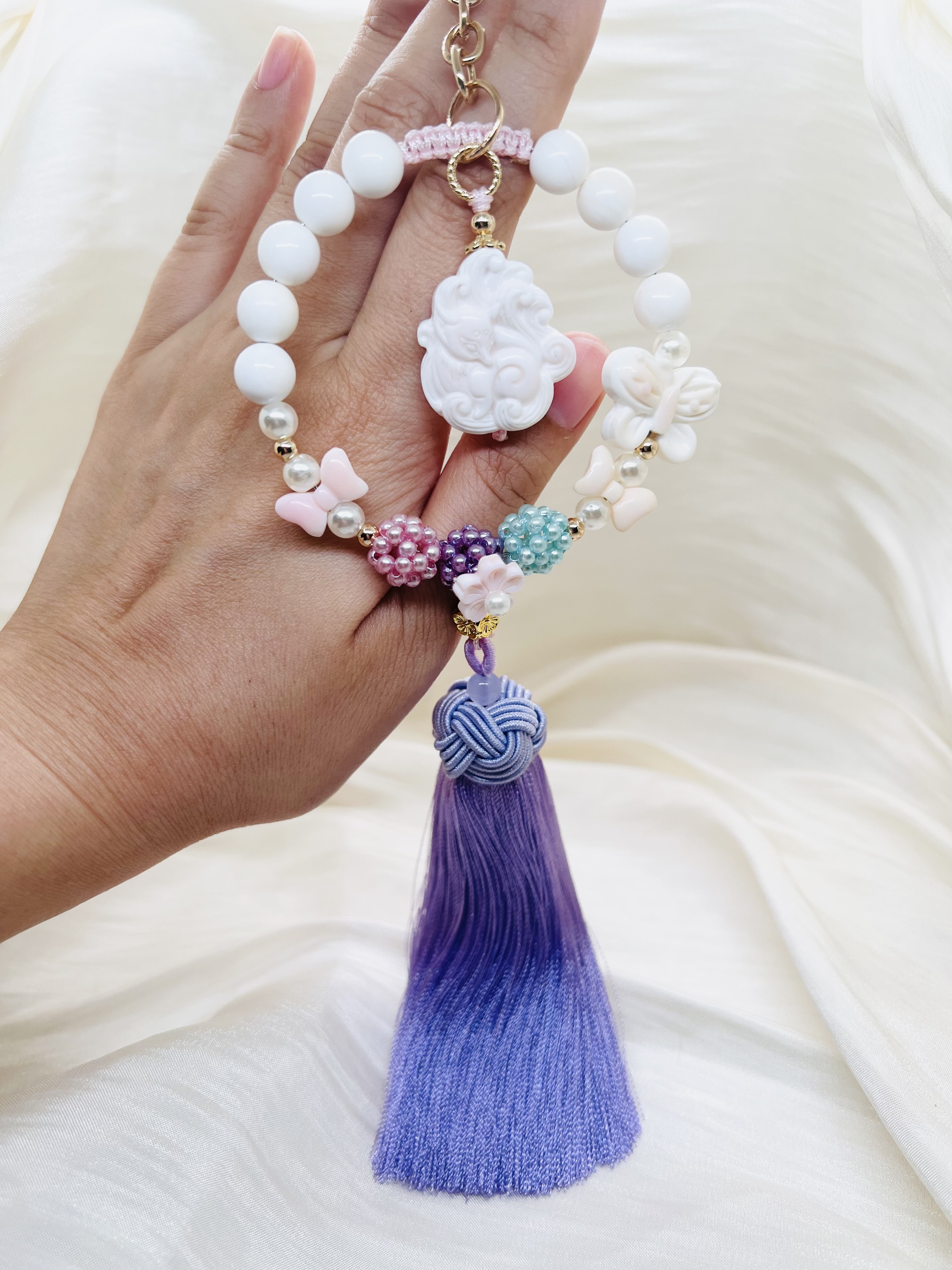 Conch Nine-tailed Fox Pendant  