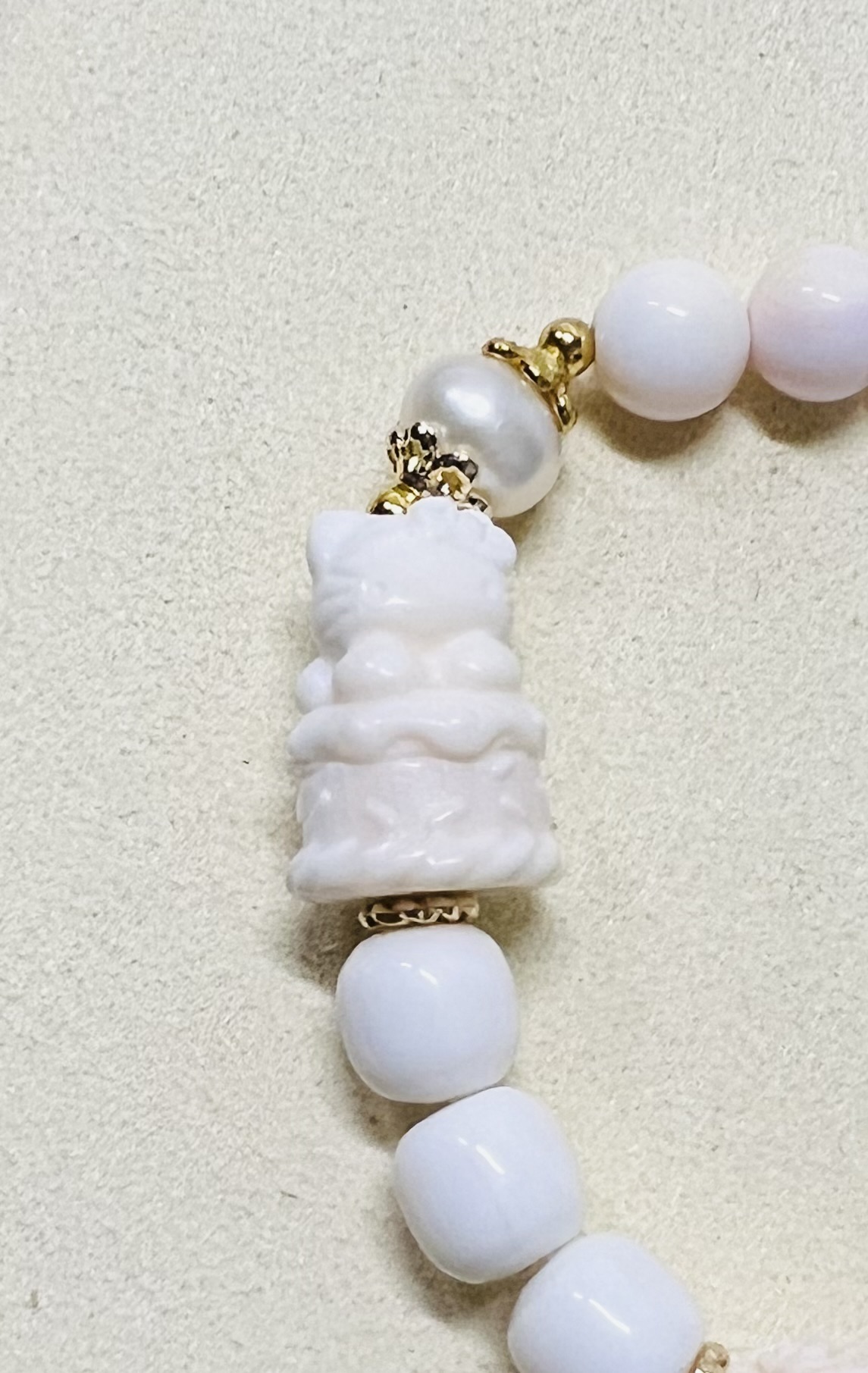 Hello Kitty and Flower Carving Ball