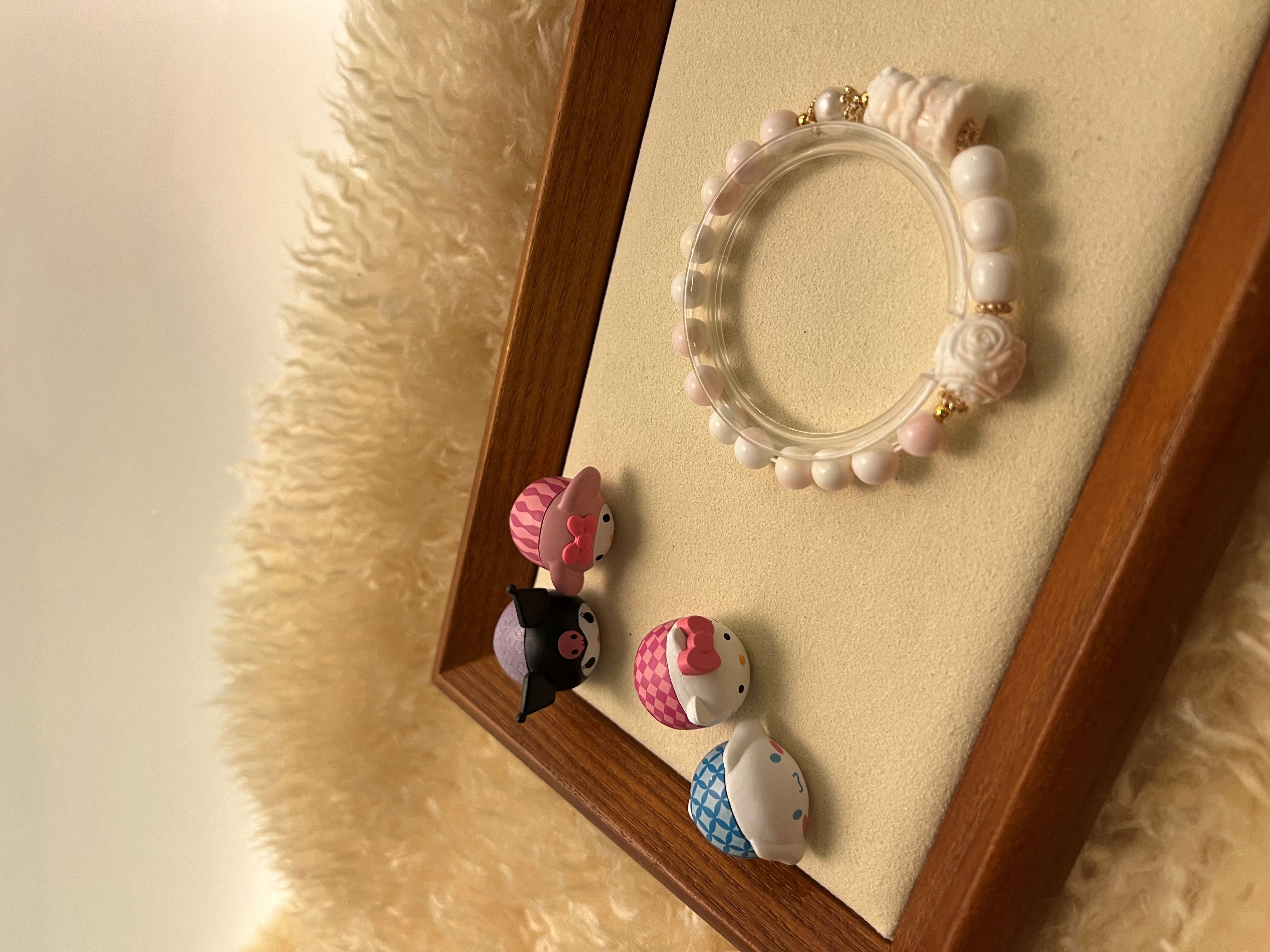 Hello Kitty and Flower Carving Ball