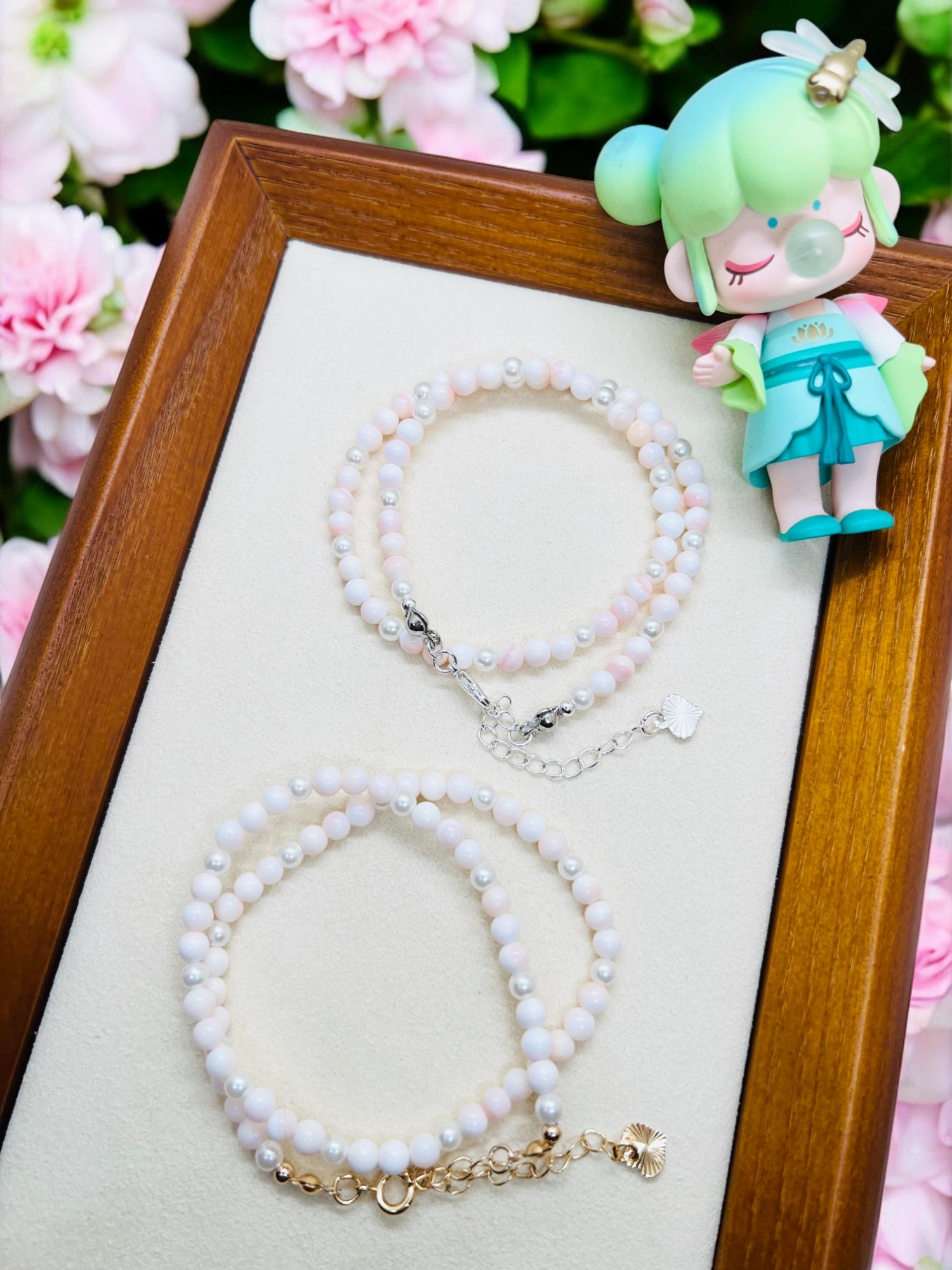 Lustra II – Double Layer Conch & Pearl Bracelet