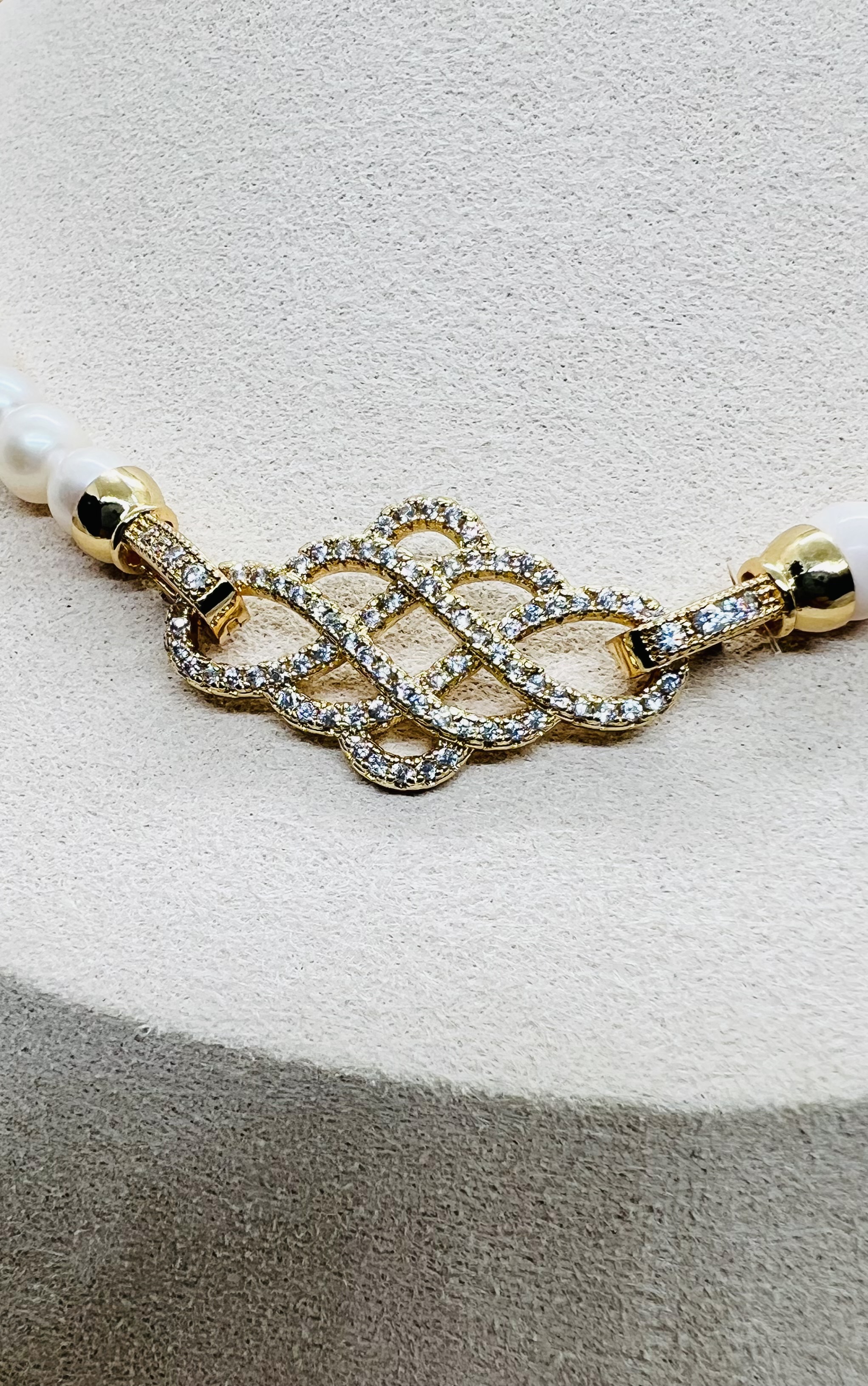 Roman Lace Necklace 