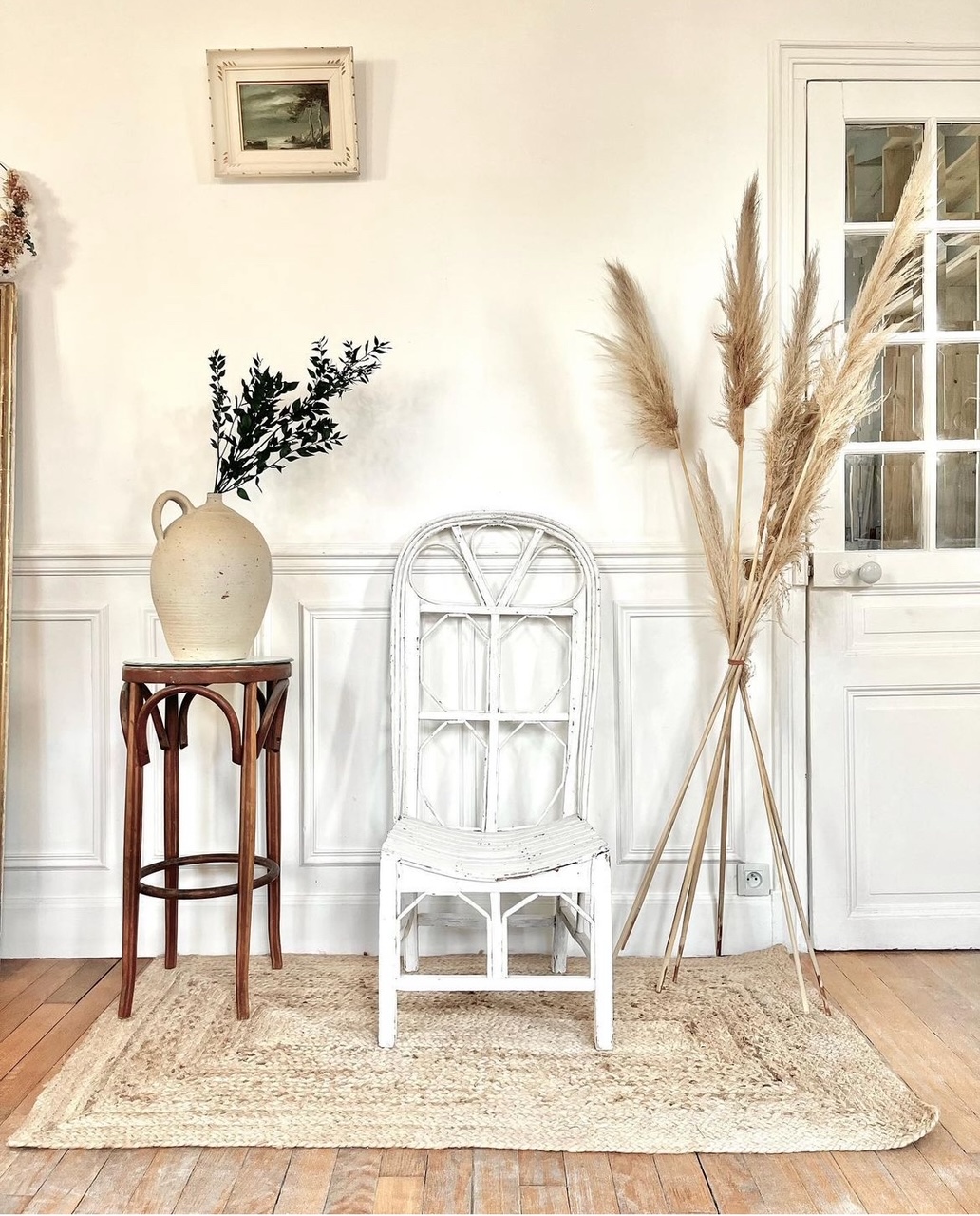 Chaise basse rotin blanc patiné