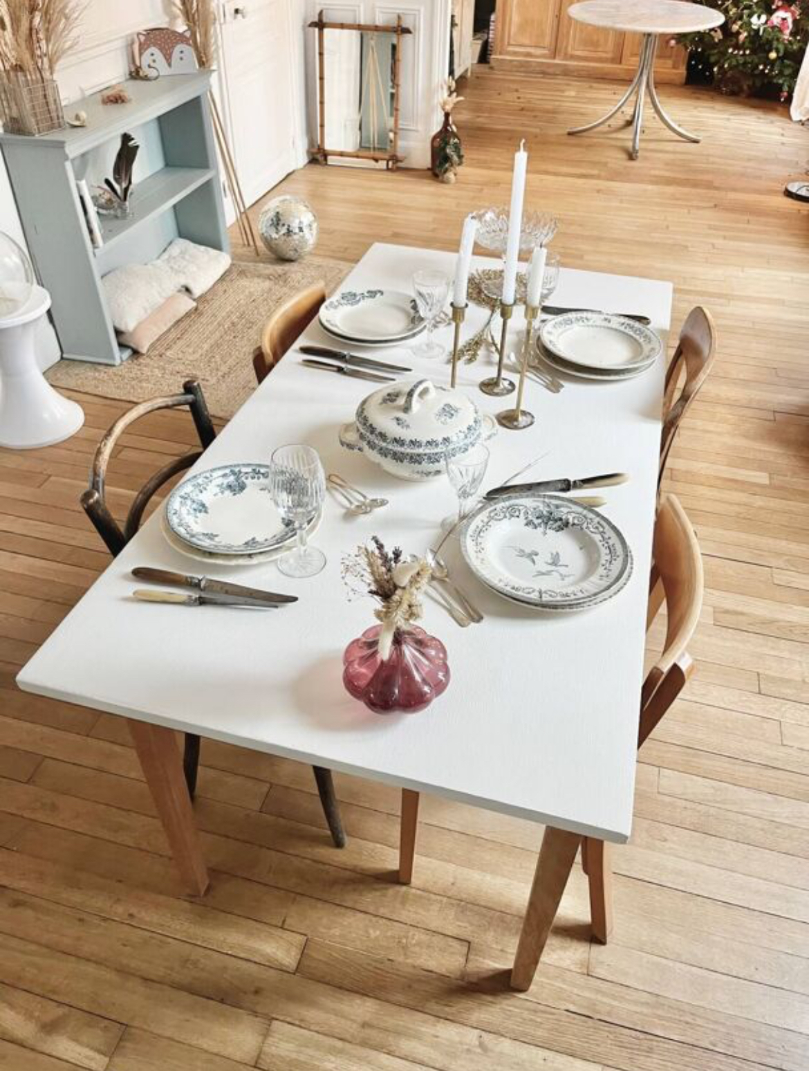 Table en chêne plateau couleur porcelaine 