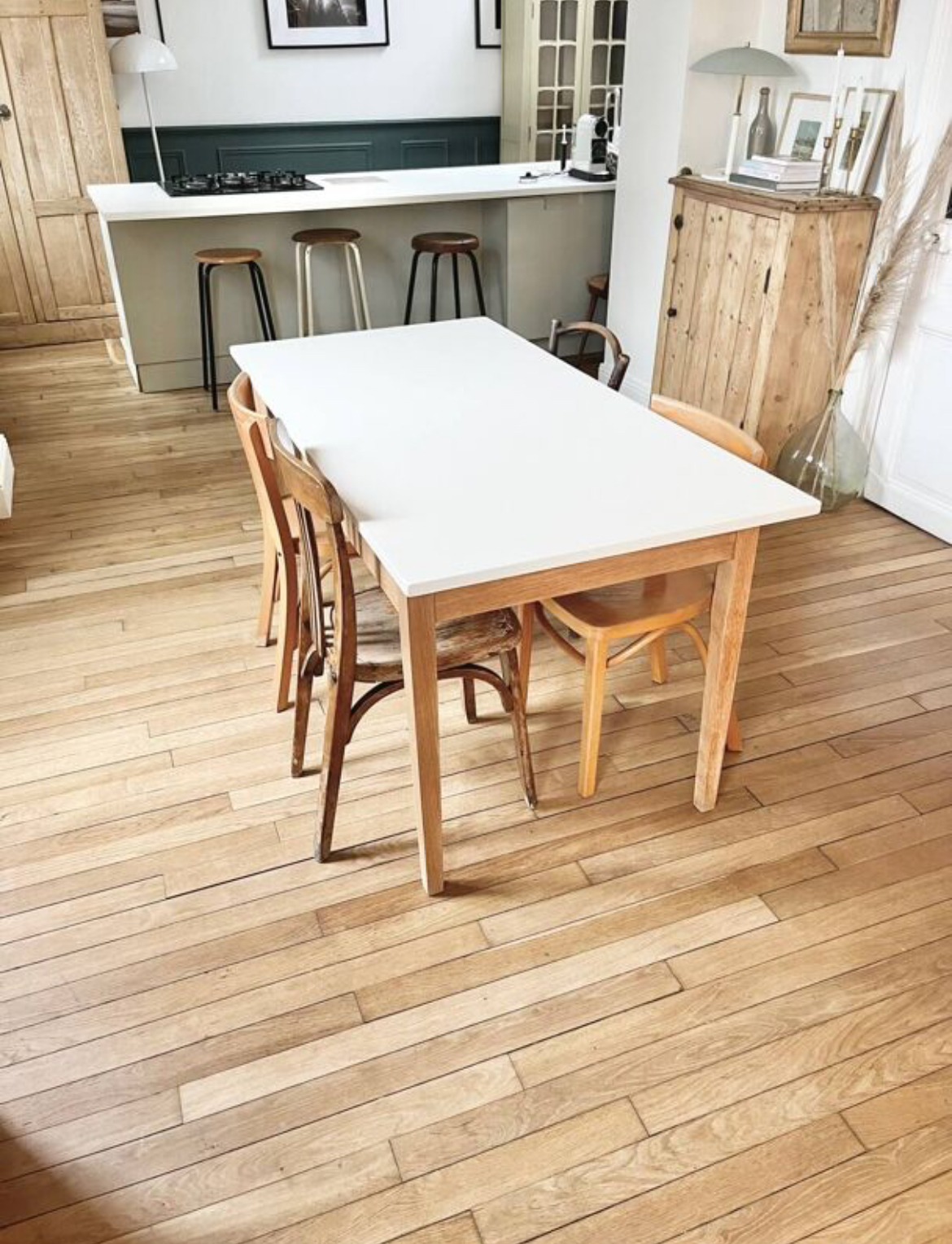 Table en chêne plateau couleur porcelaine 