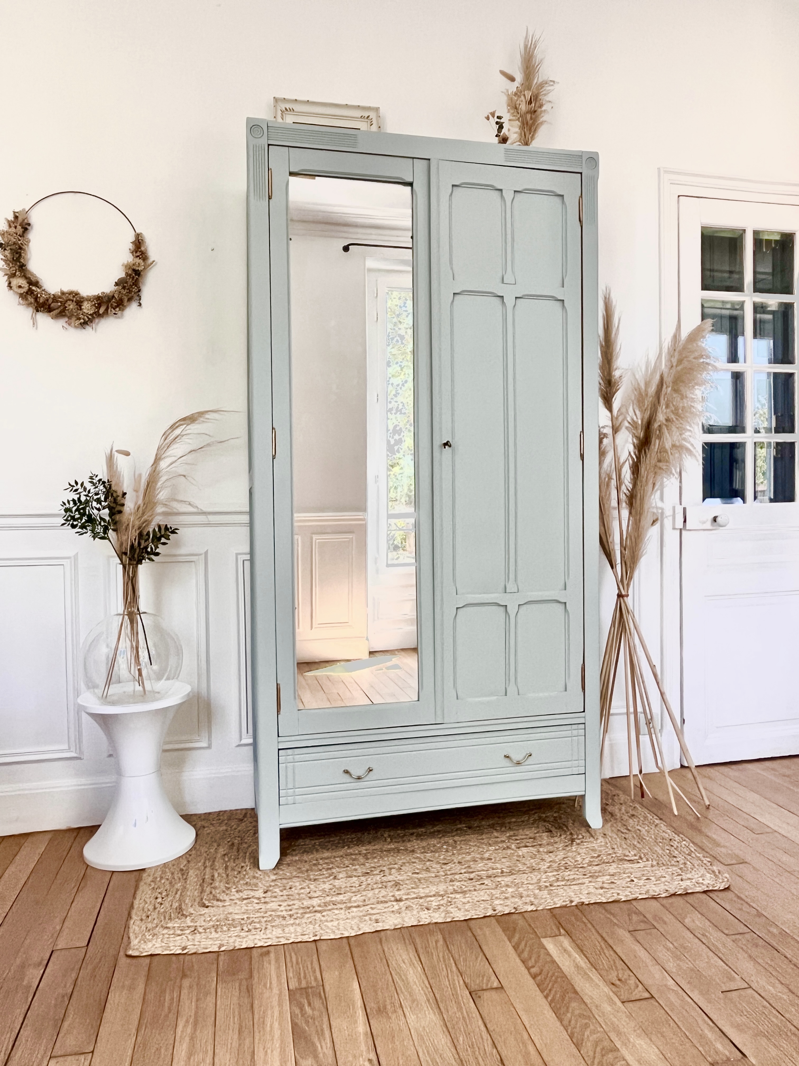 Armoire parisienne restaurée 