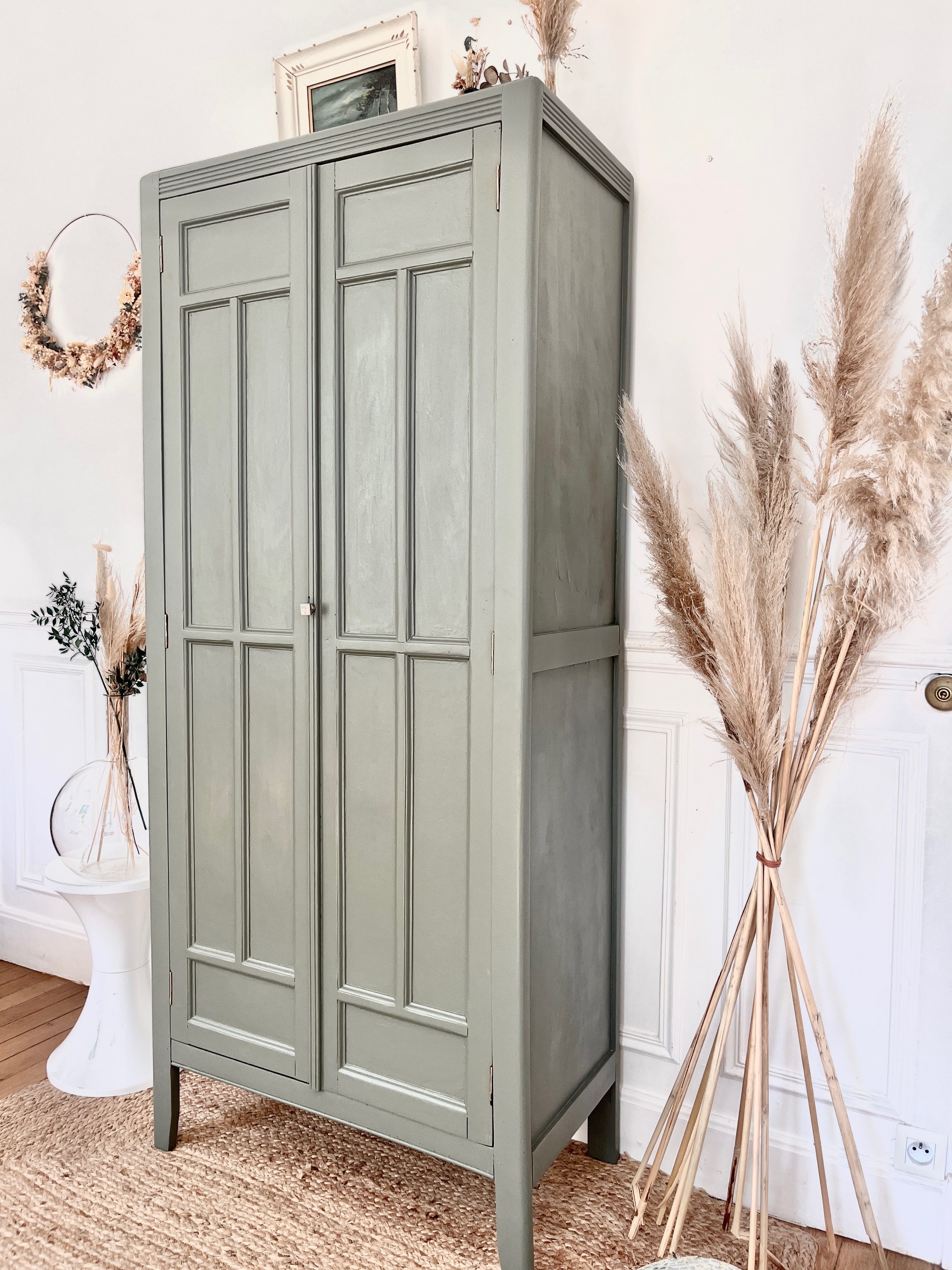 Armoire parisienne restaurée 