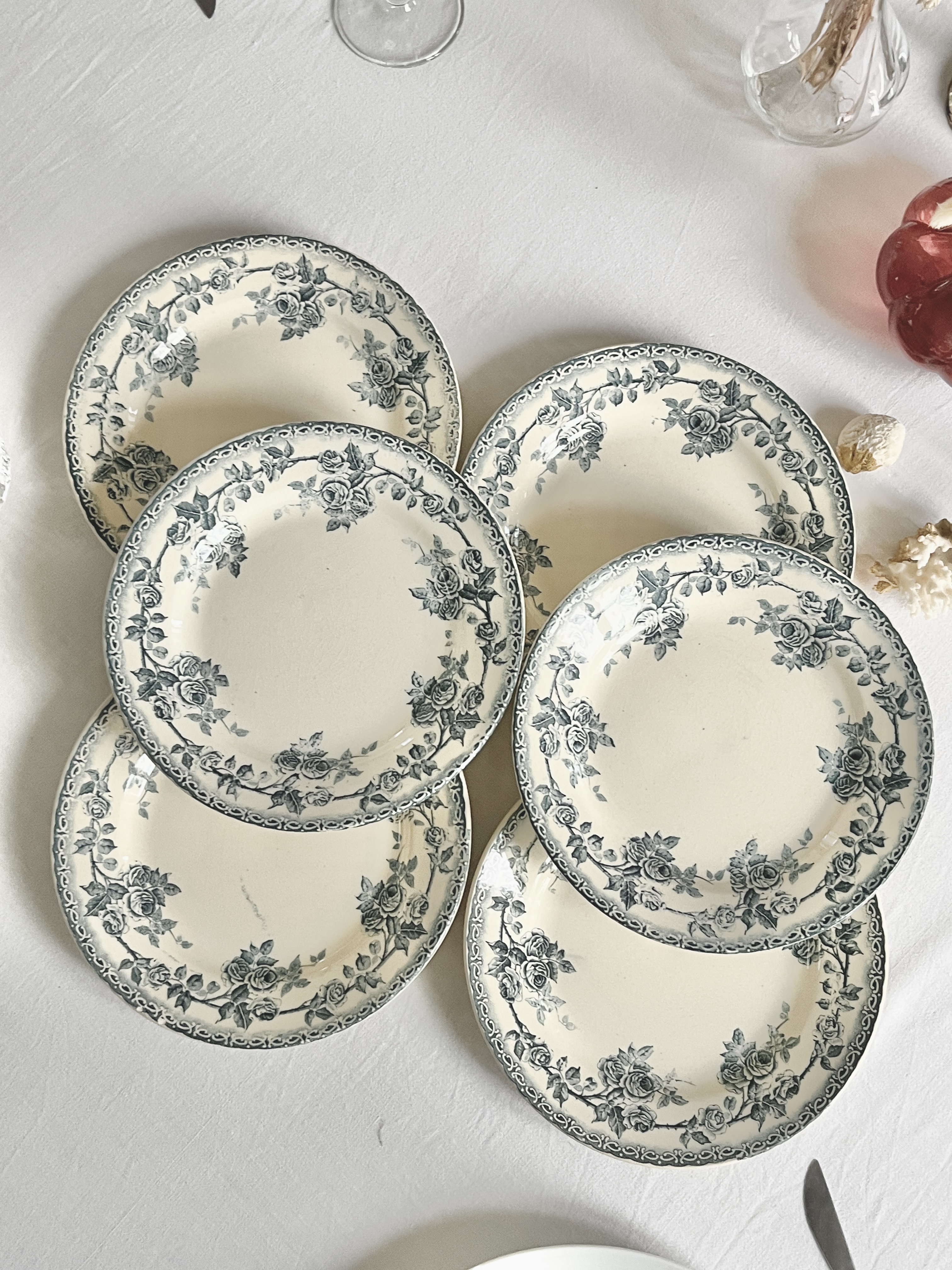 Assiettes en Terre de fer vintage