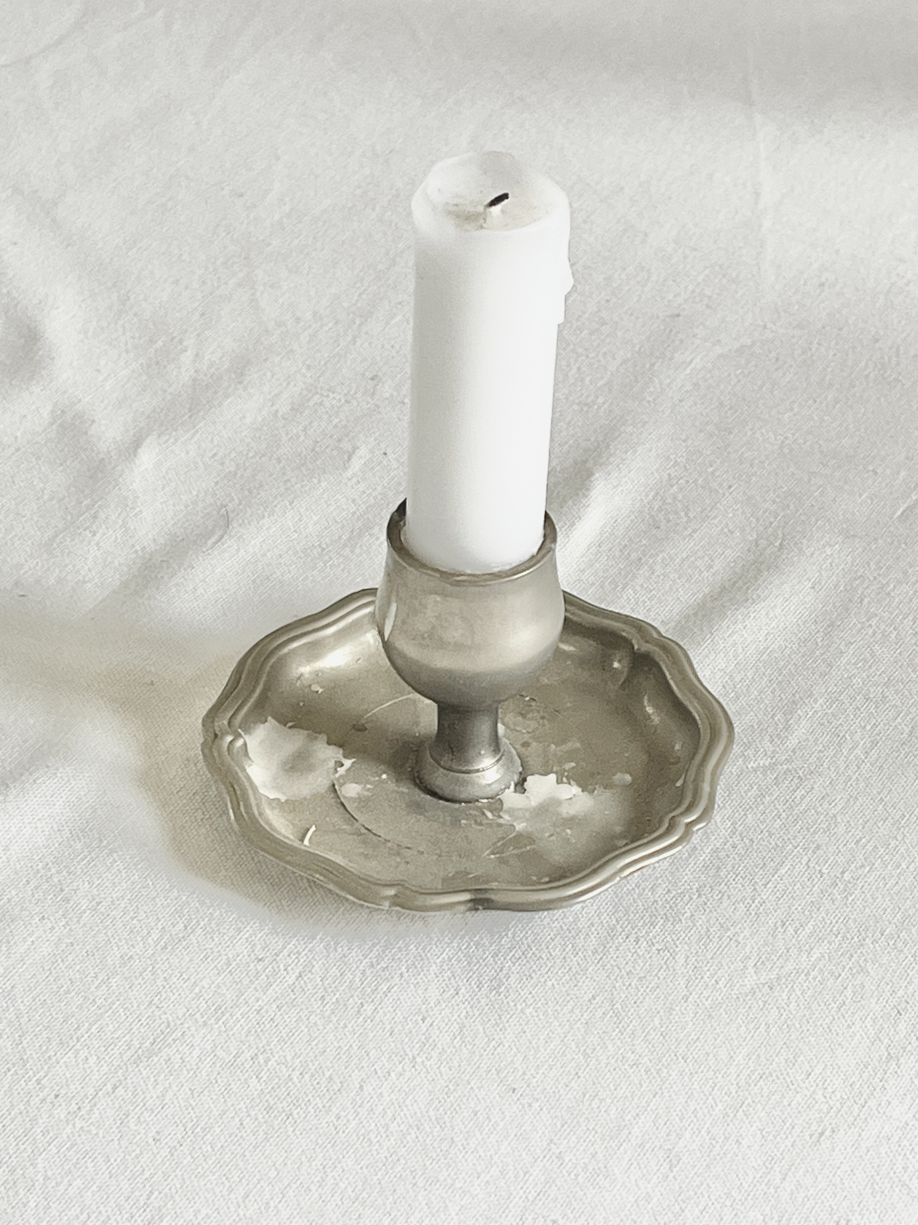 Bougeoir en métal ancien