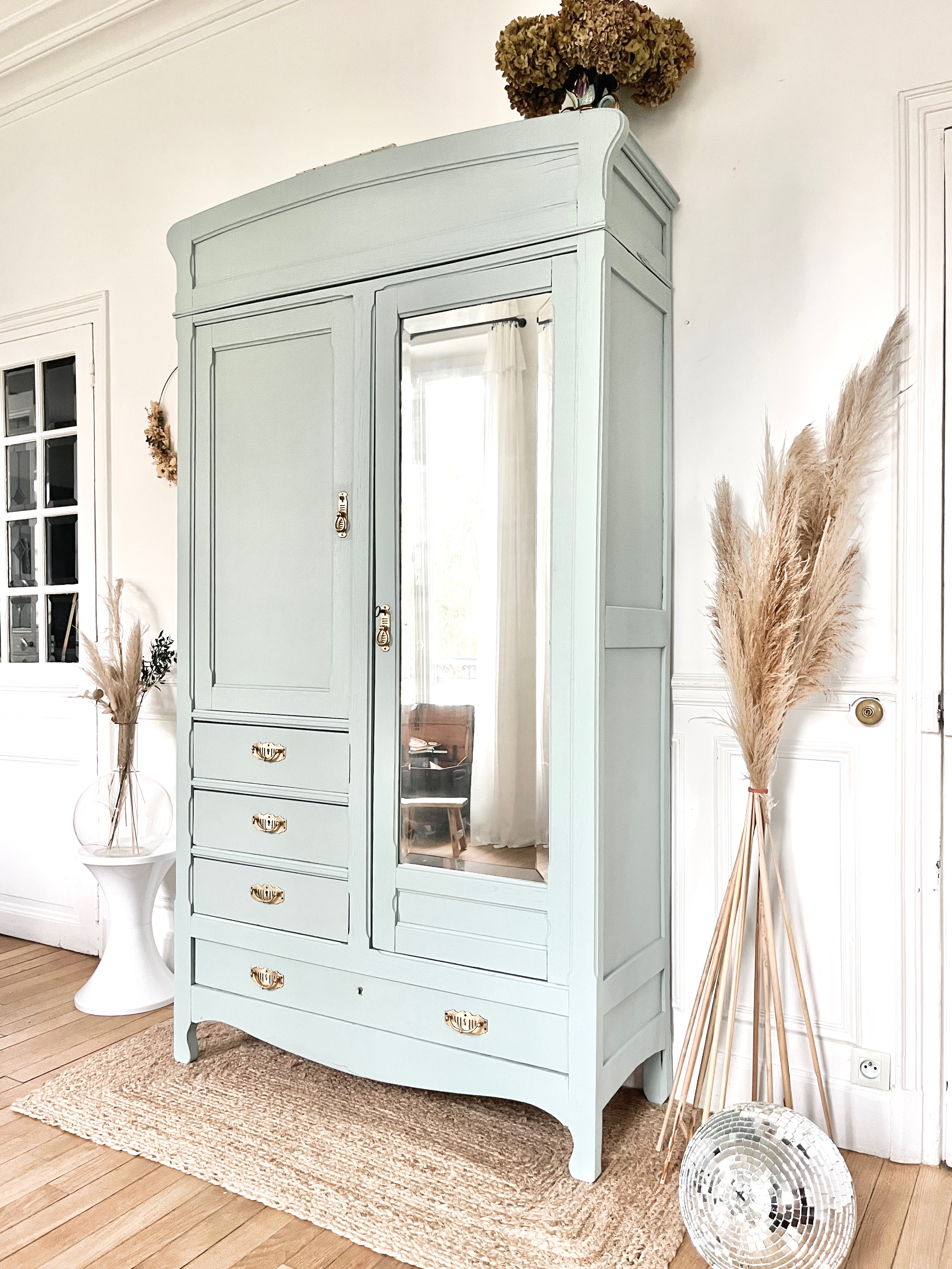 Armoire parisienne 