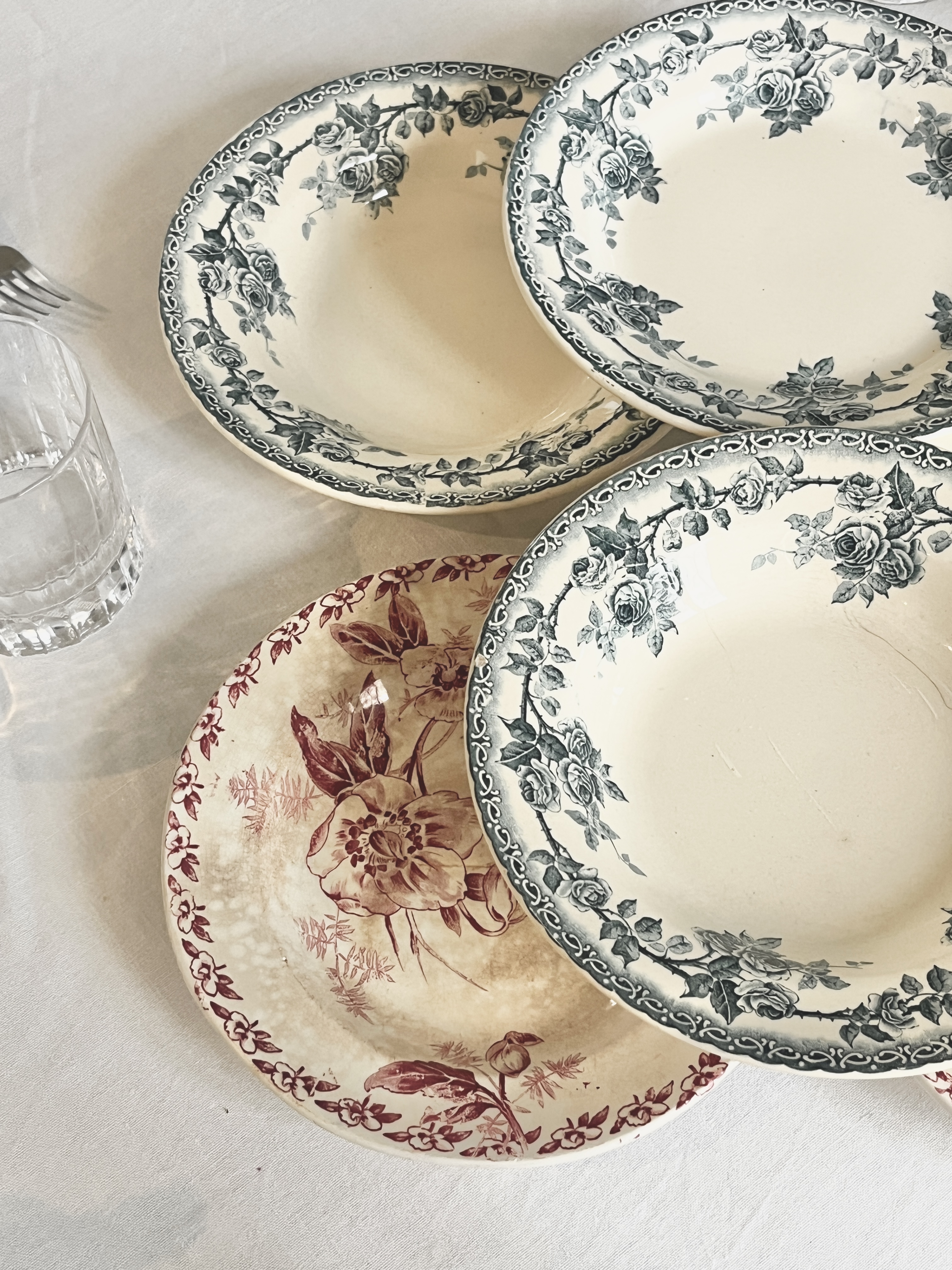 Assiettes creuses vintage en faïence