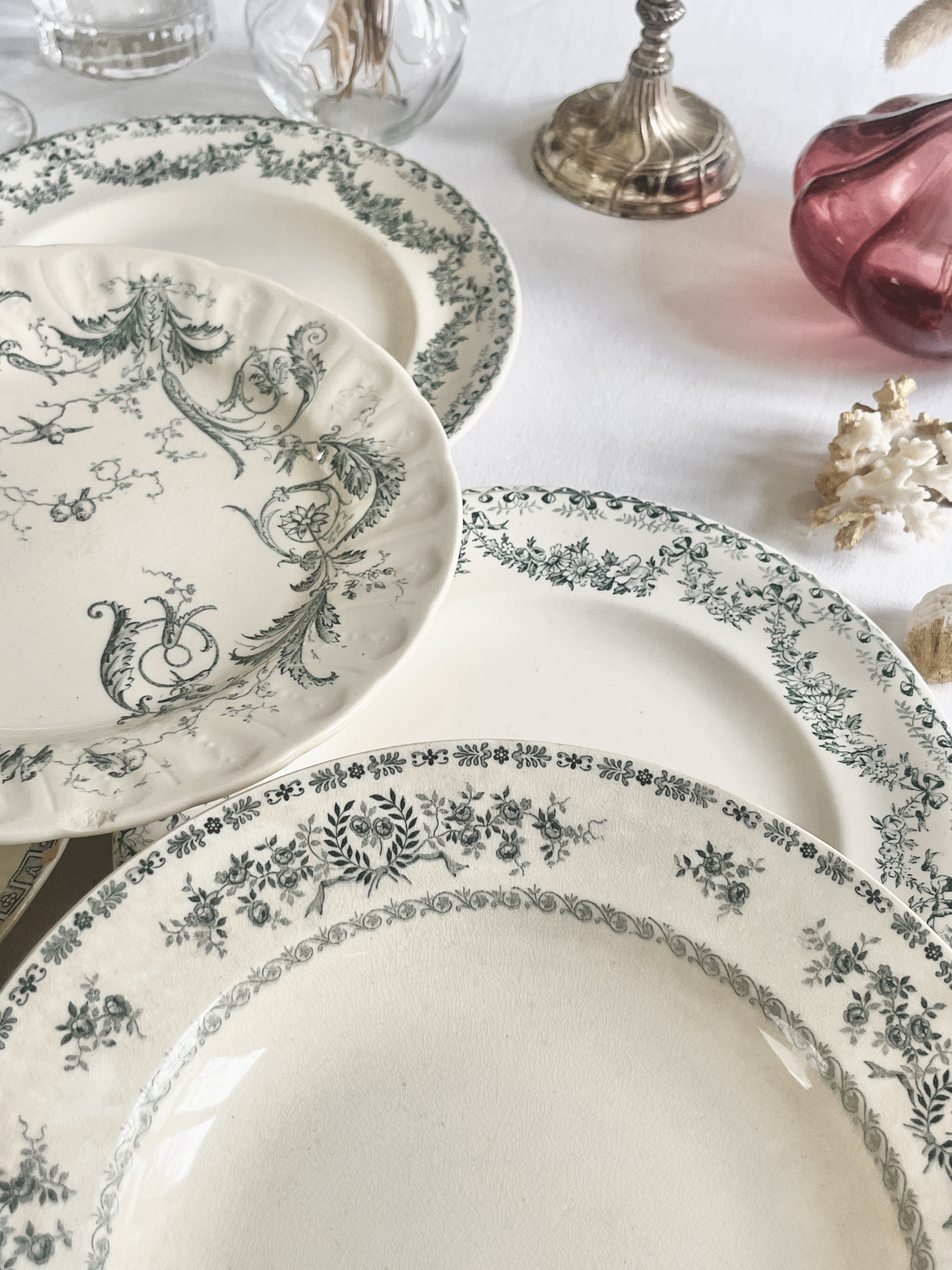 Assiettes anciennes en Terre de fer