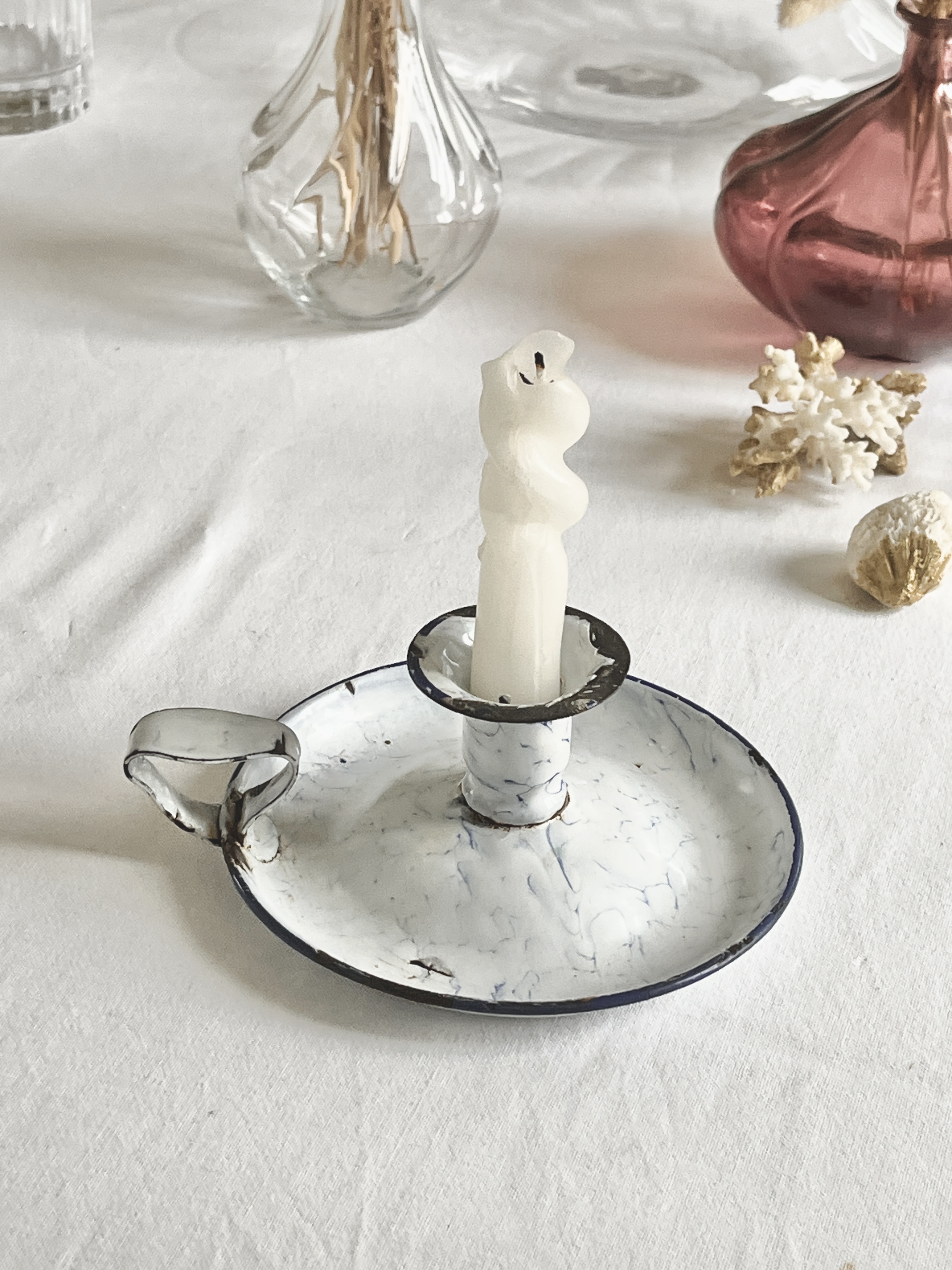 Bougeoir en métal émaillé