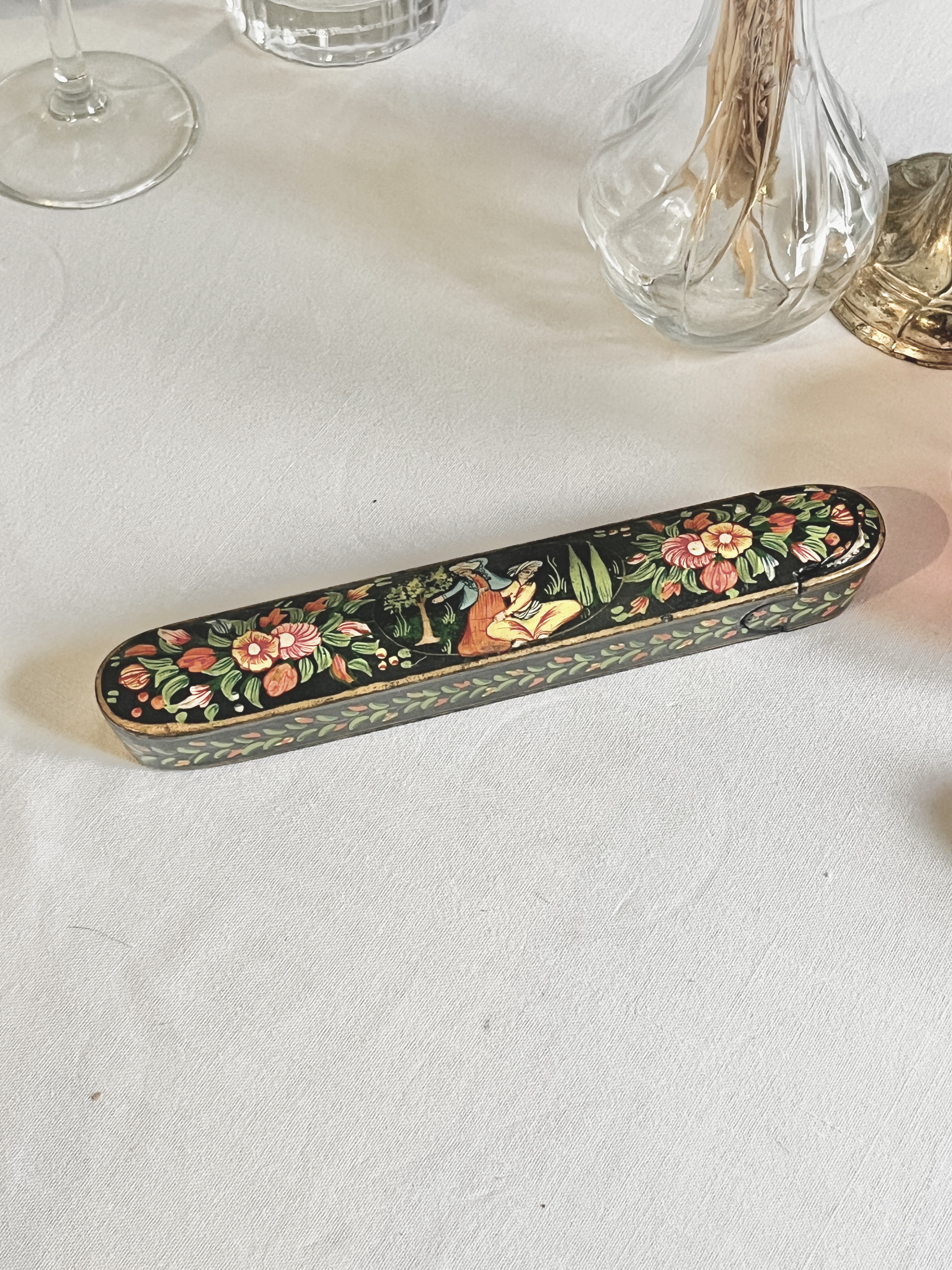 Boîte à encens peinte à la main