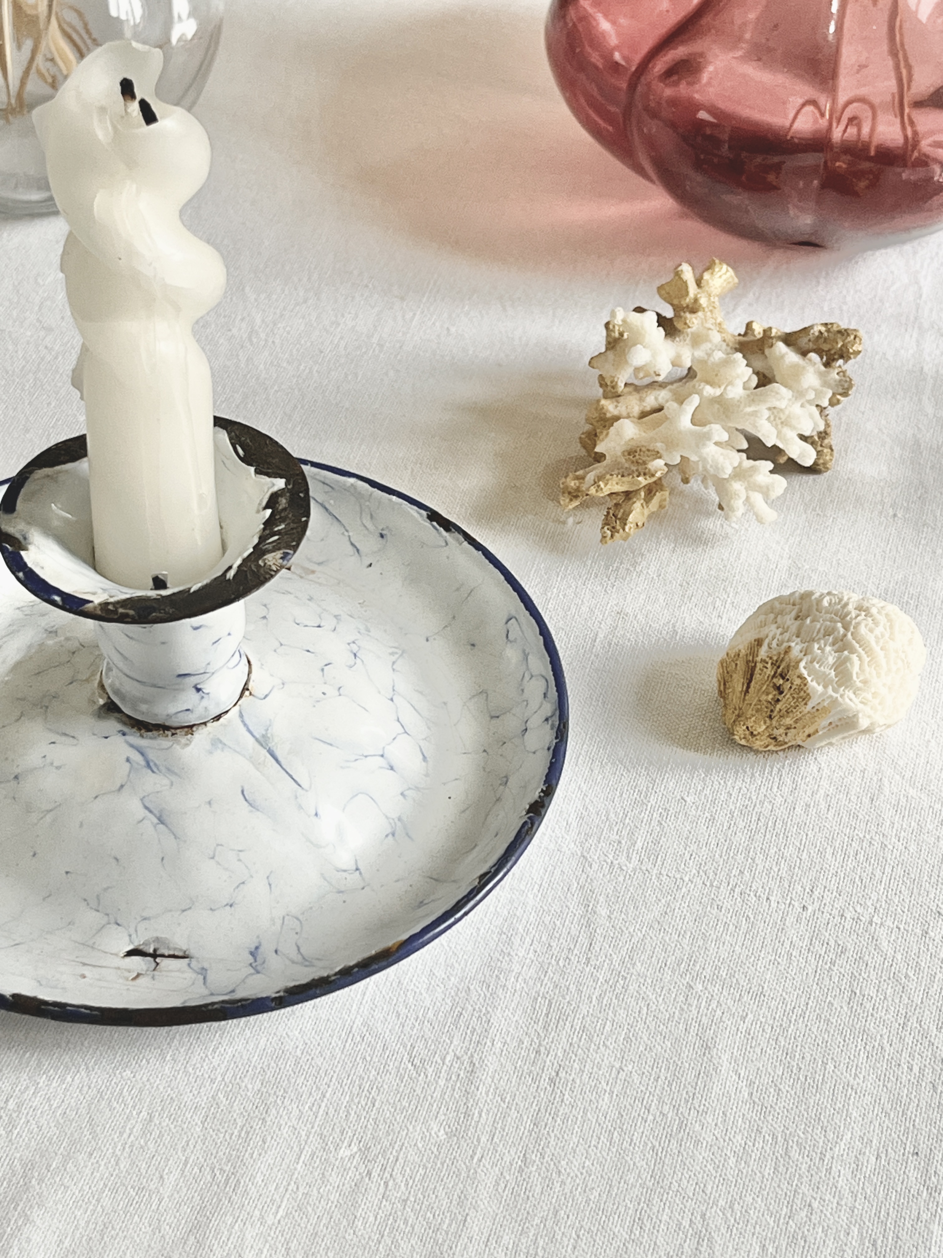 Bougeoir en métal émaillé