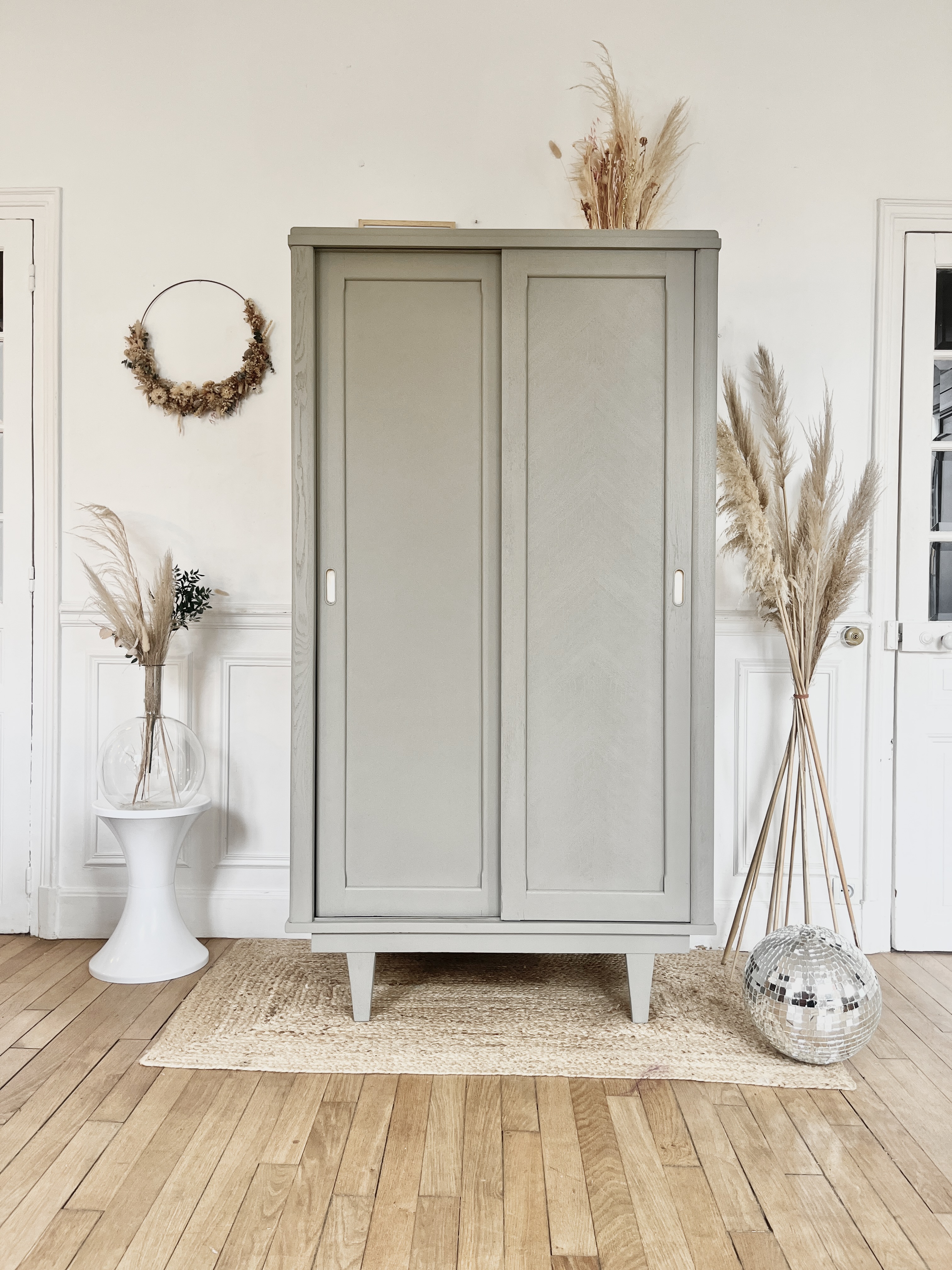 Armoire parisienne pieds compas 