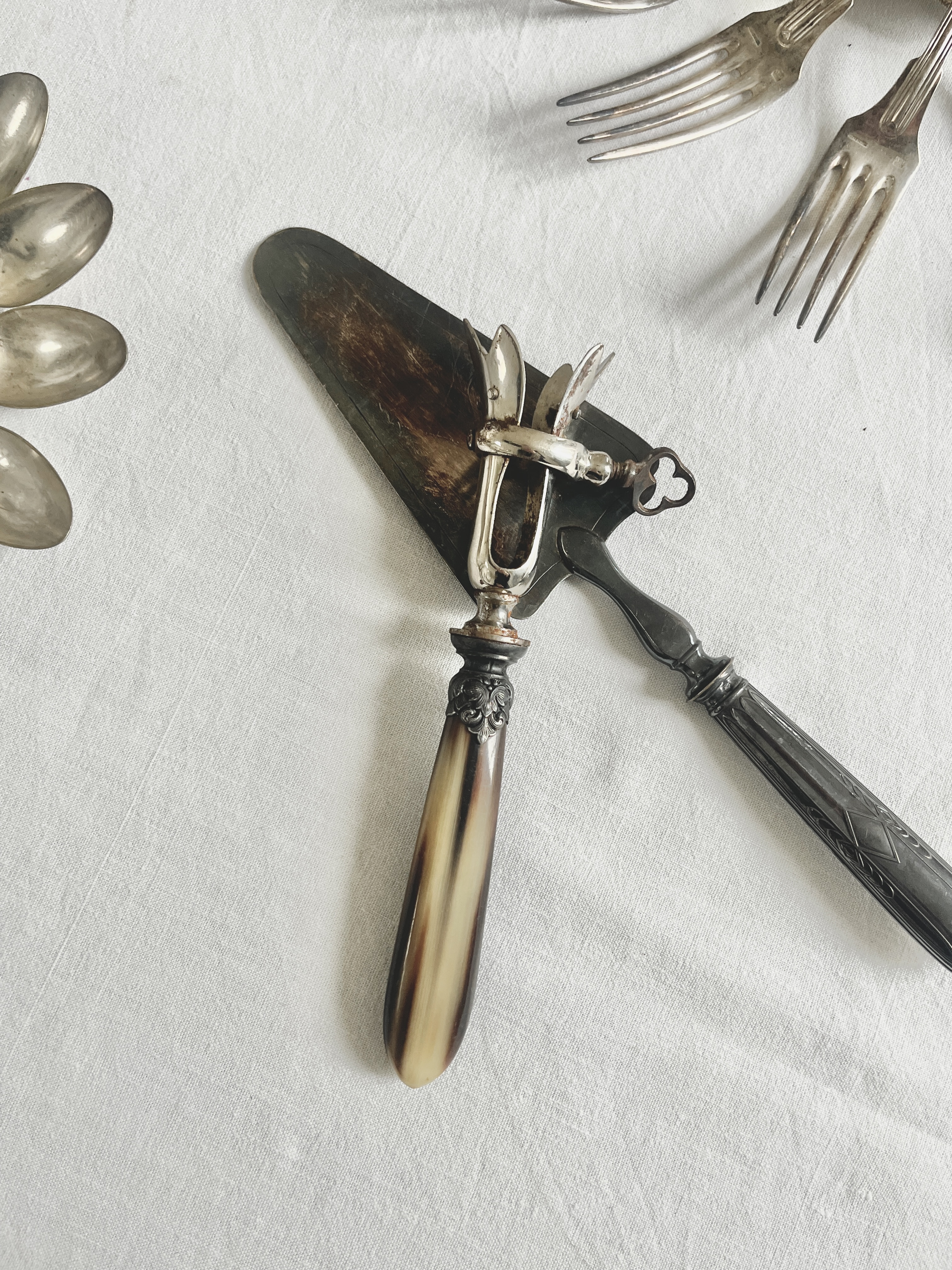 Pique-gigot ancien en argent et corne