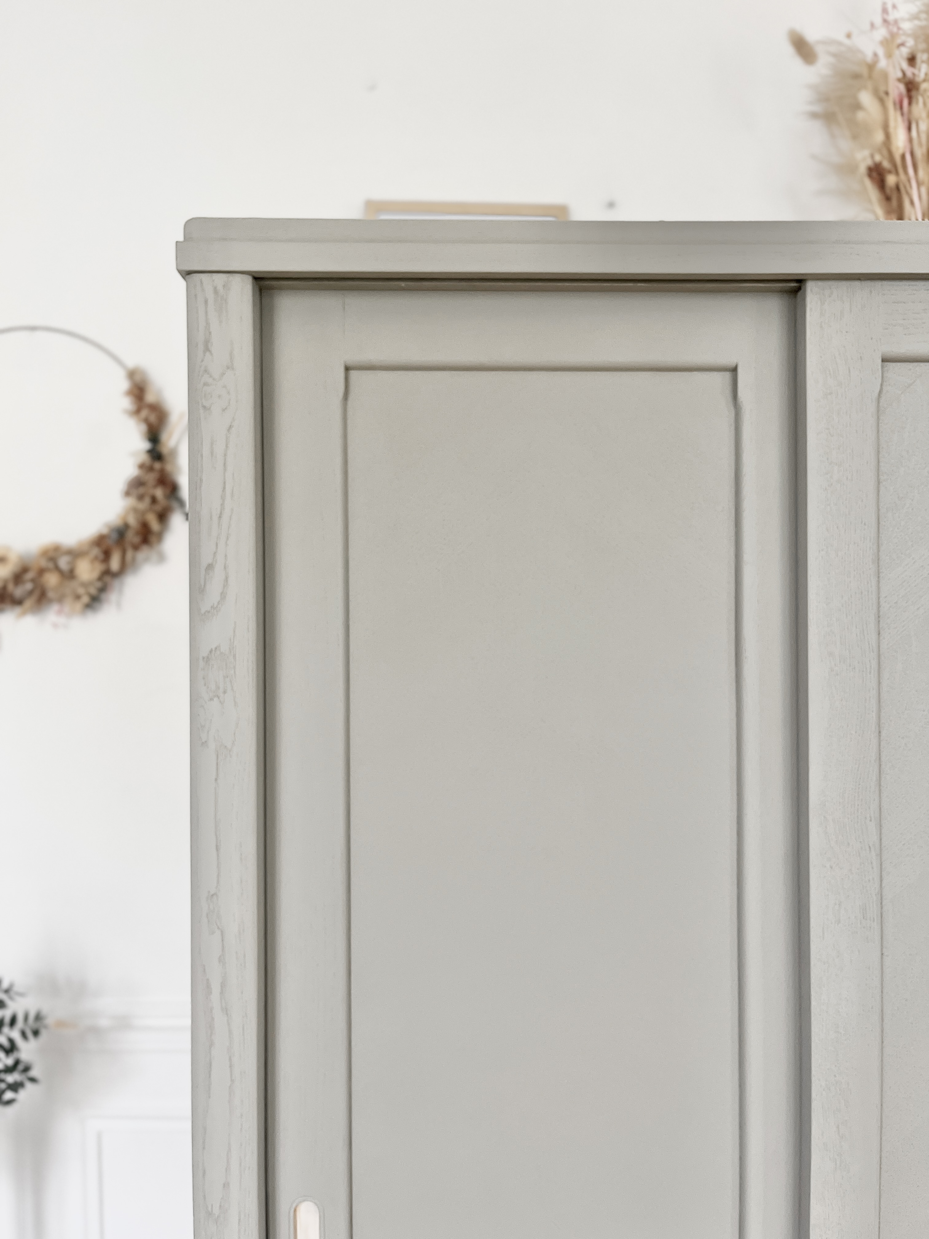 Armoire parisienne pieds compas 