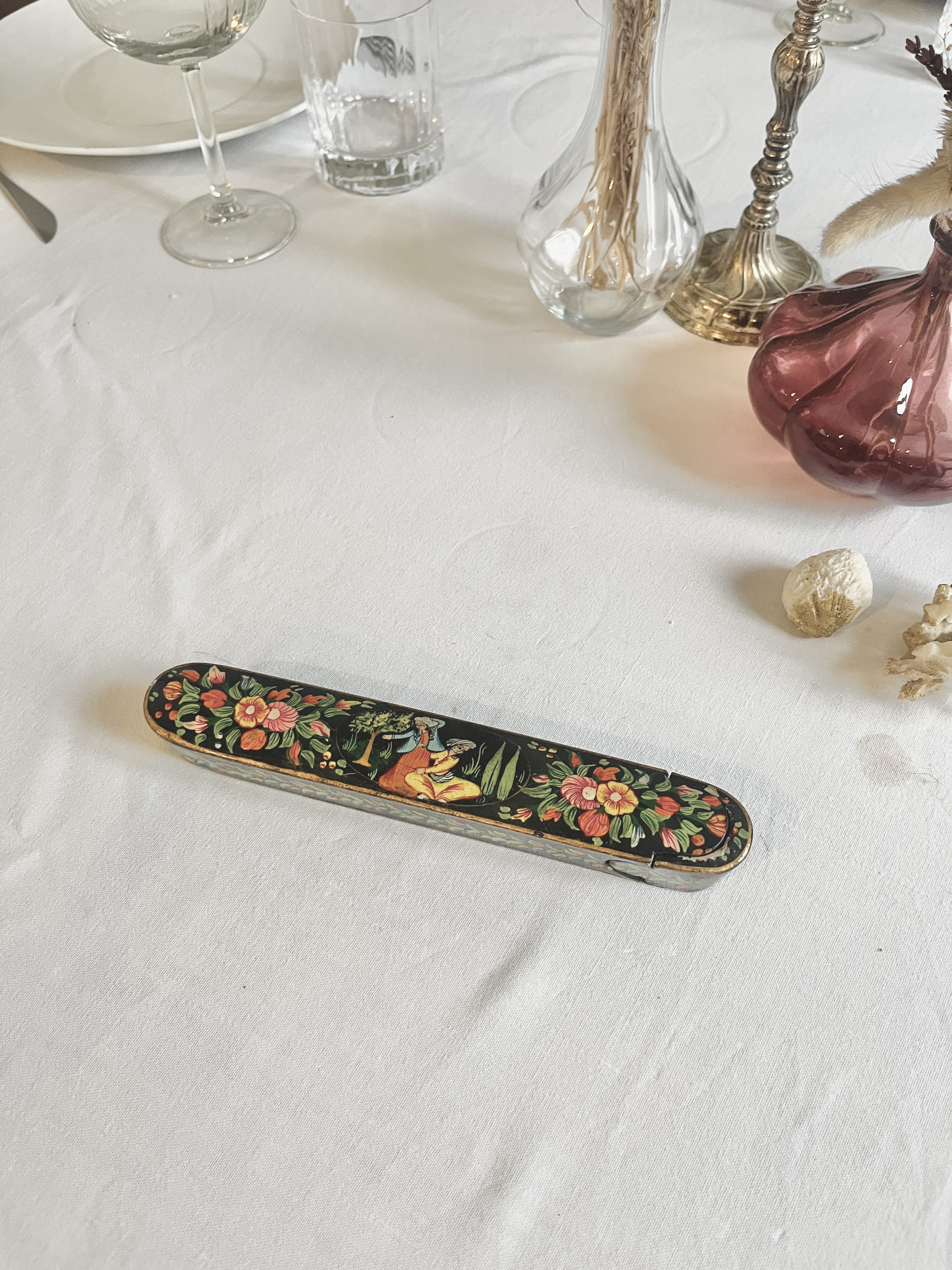 Boîte à encens peinte à la main