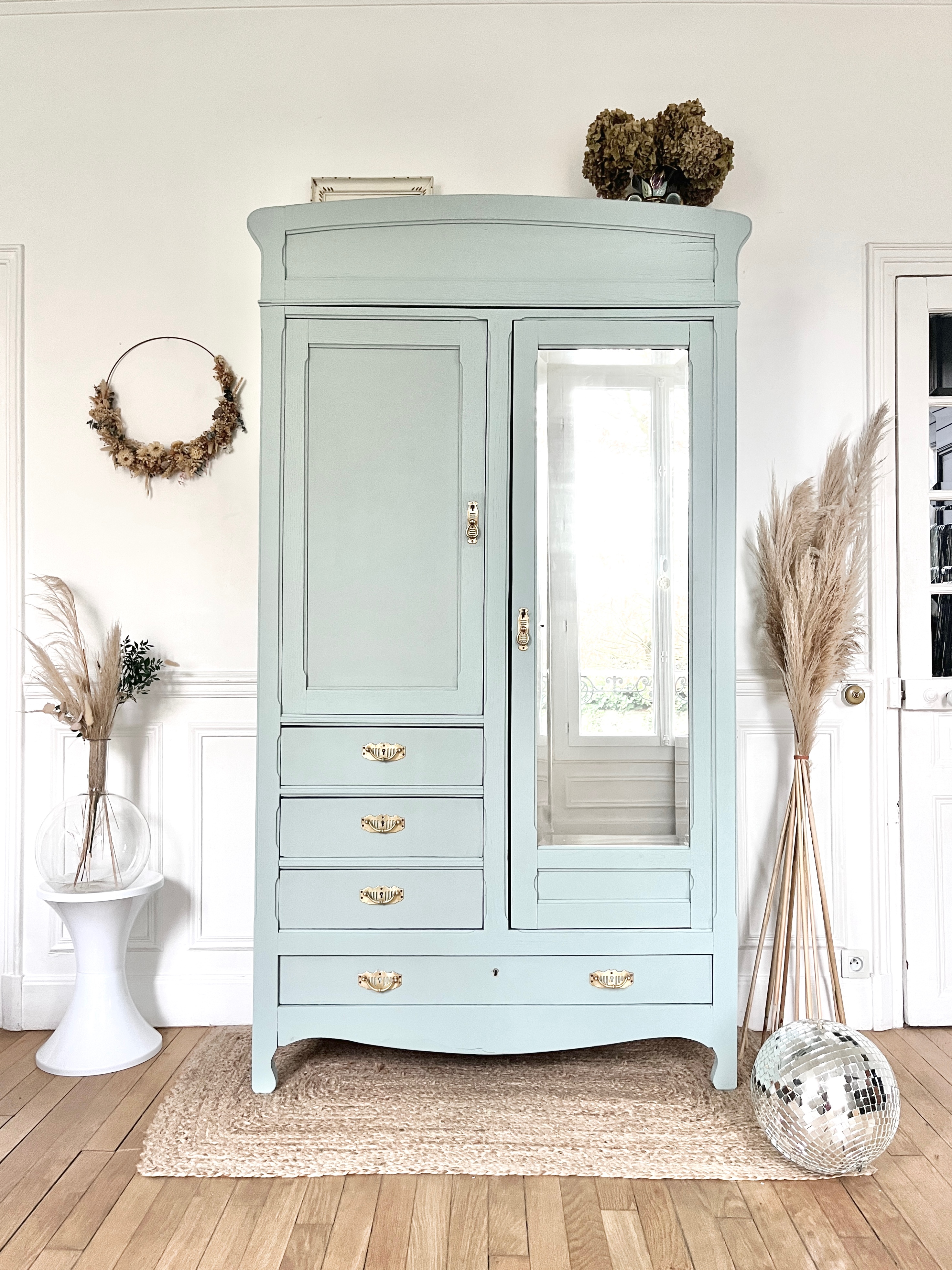 Armoire parisienne 