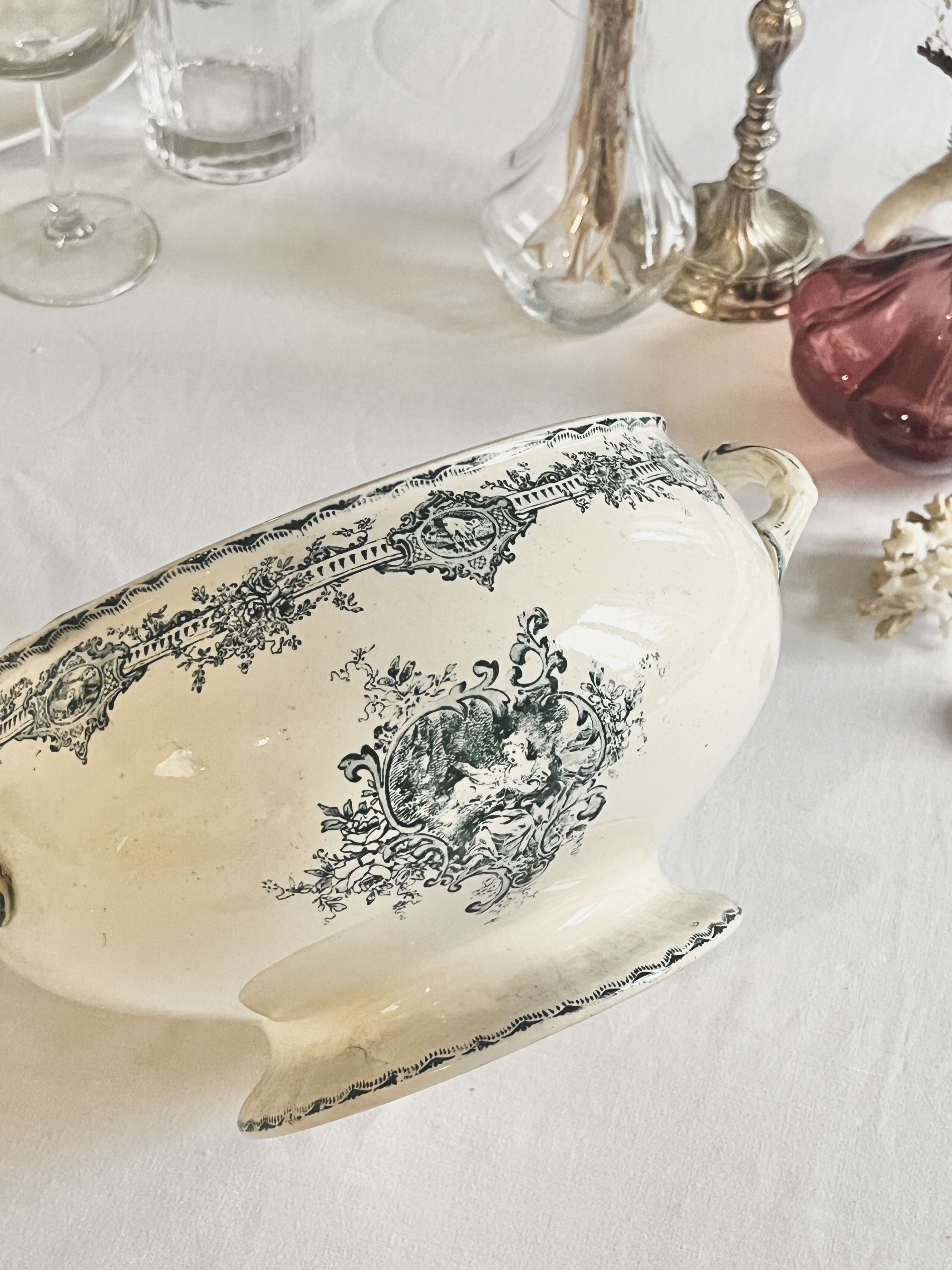 Soupière ancienne en Terre de fer 