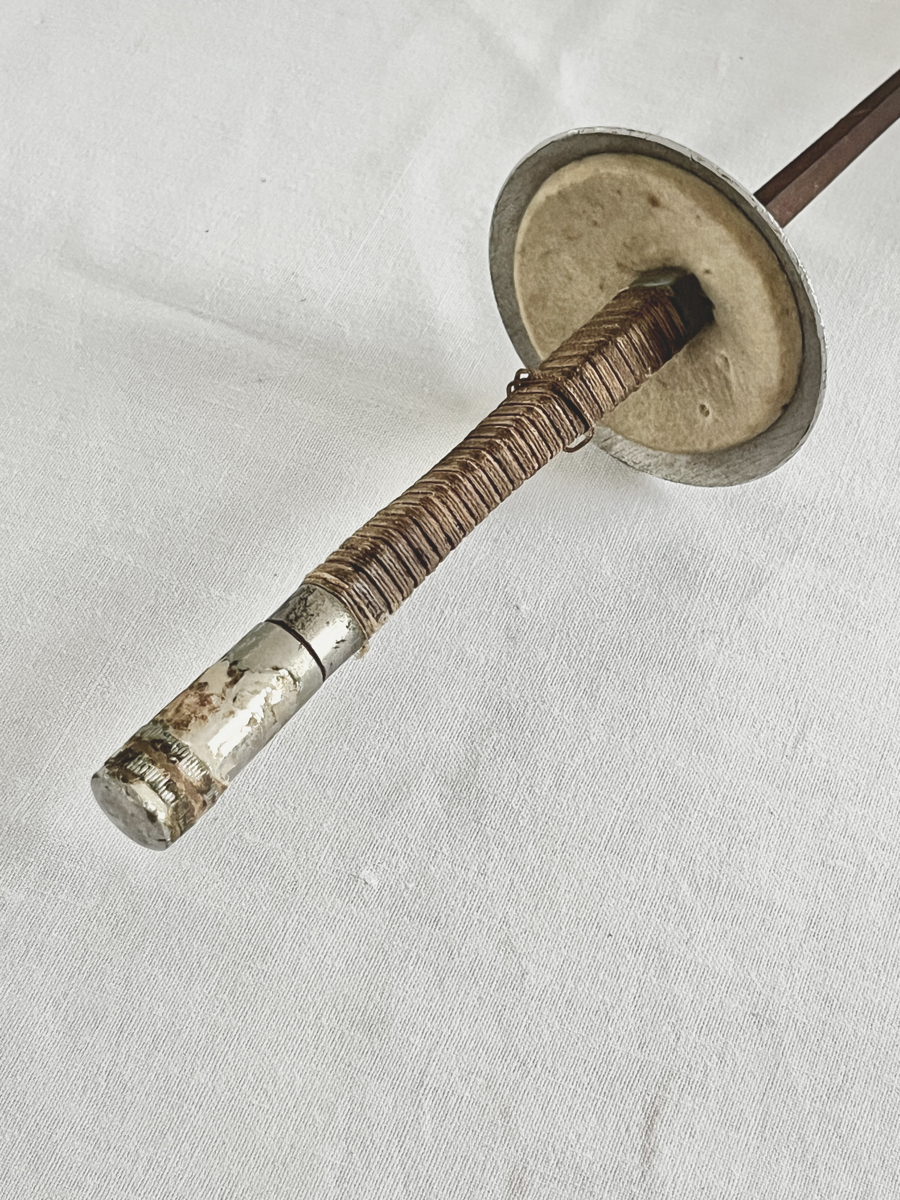 Épée de fleuret et masque d’escrime