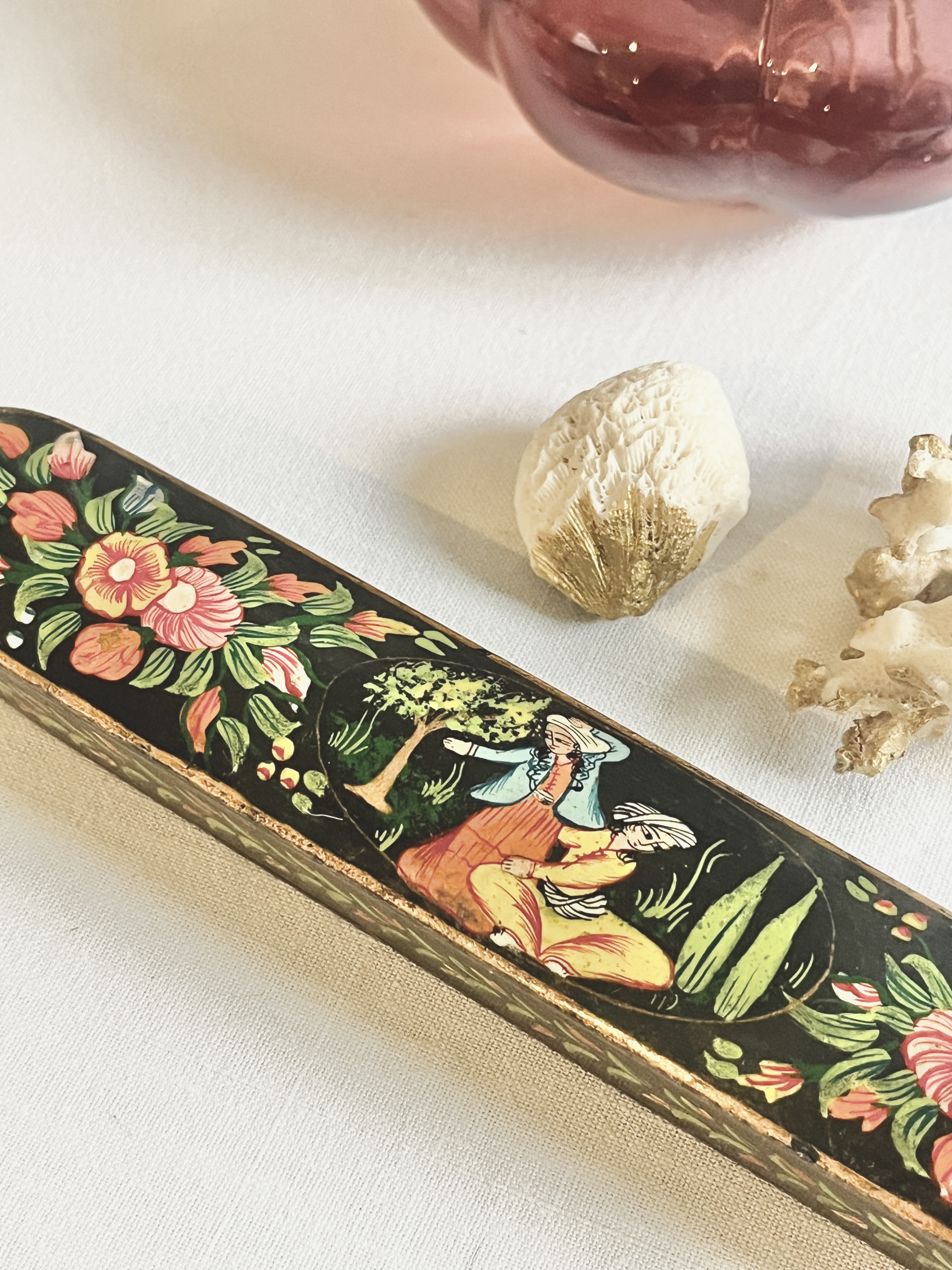 Boîte à encens peinte à la main