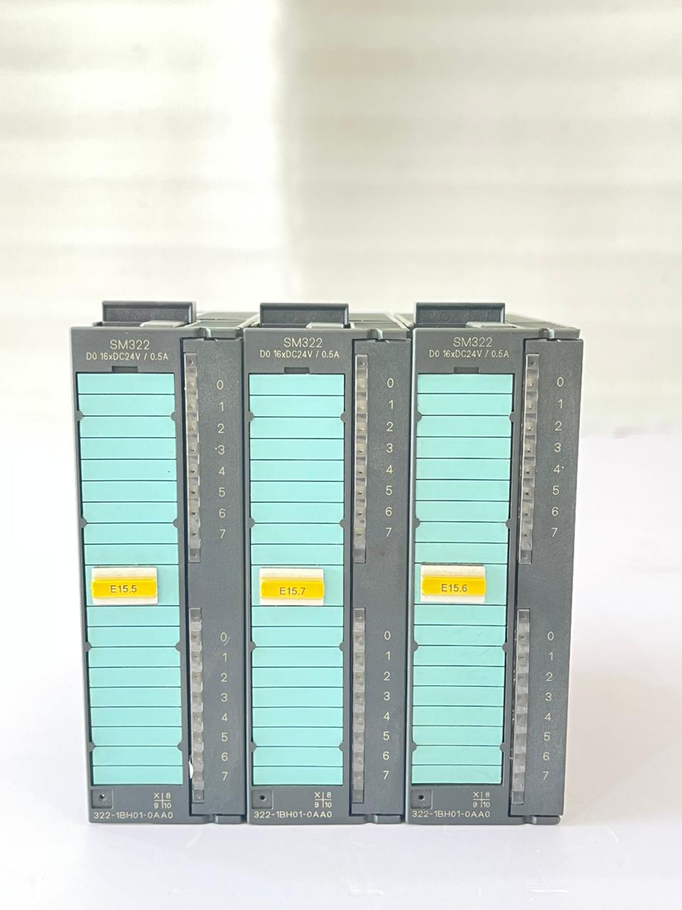 SIEMENS SIMATIC S7-300 DIGITAL OUTPUT MODULE 6ES7322-1BH01-0AA0