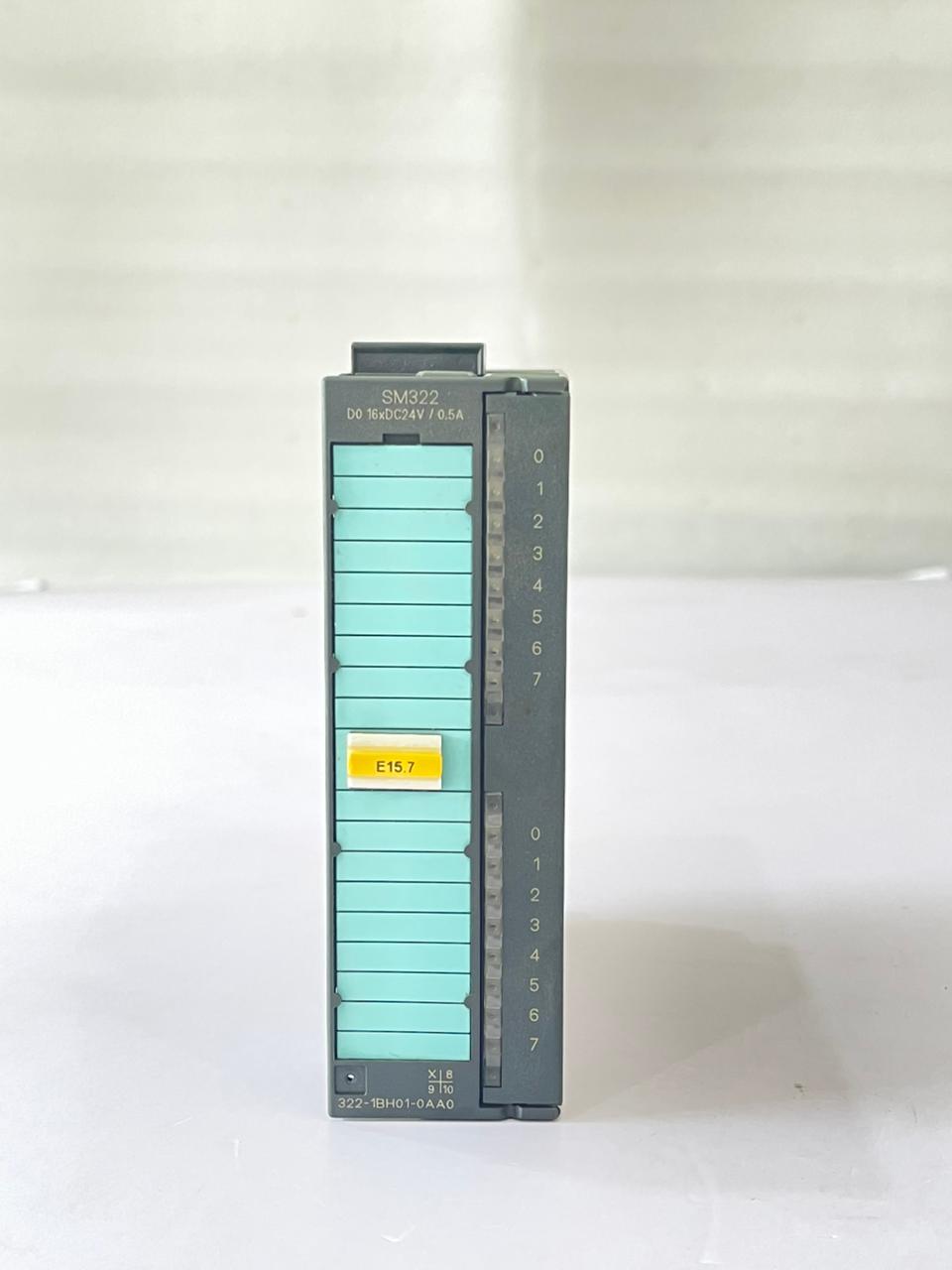 SIEMENS SIMATIC S7-300 DIGITAL OUTPUT MODULE 6ES7322-1BH01-0AA0