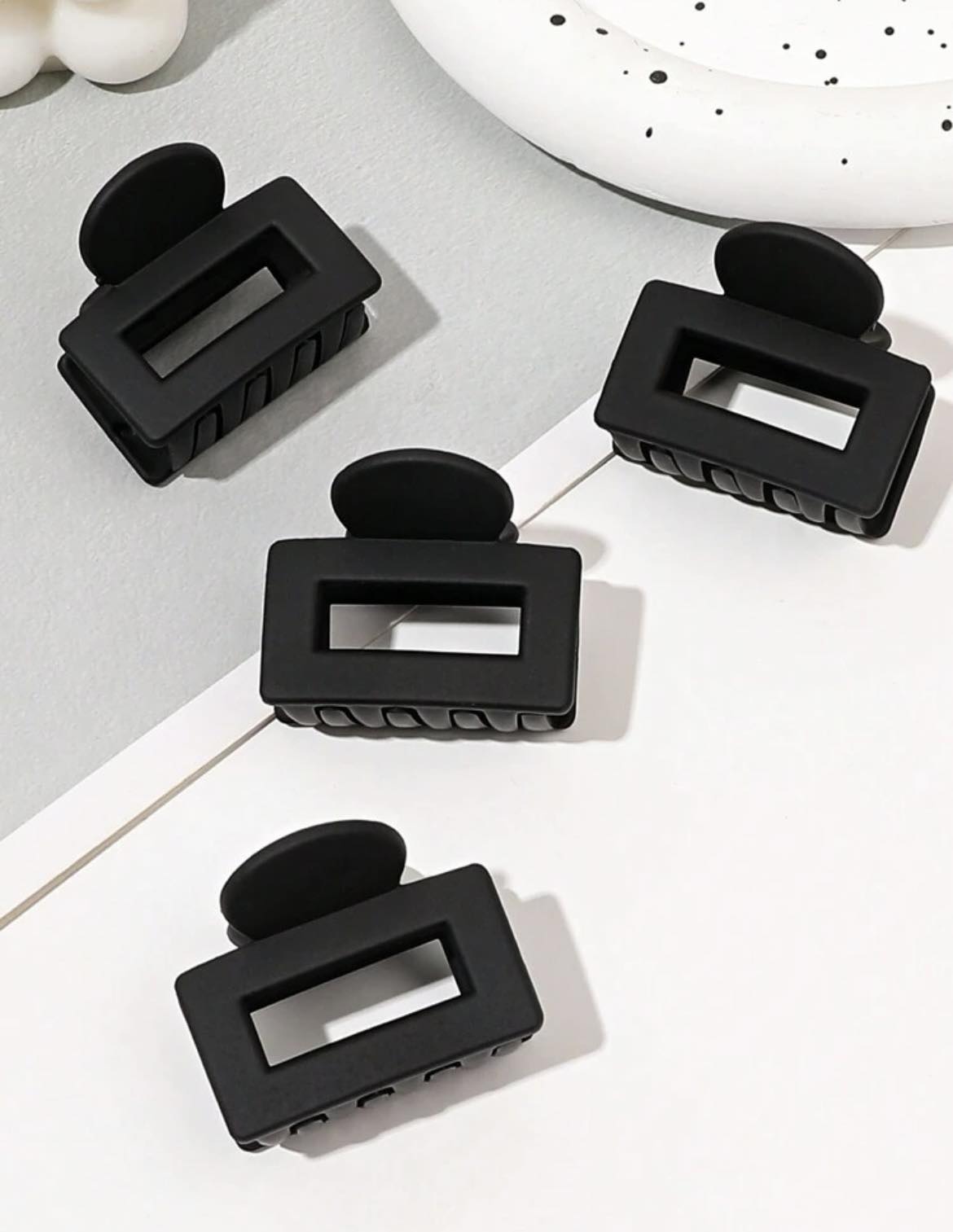 Maži segtukai plaukams