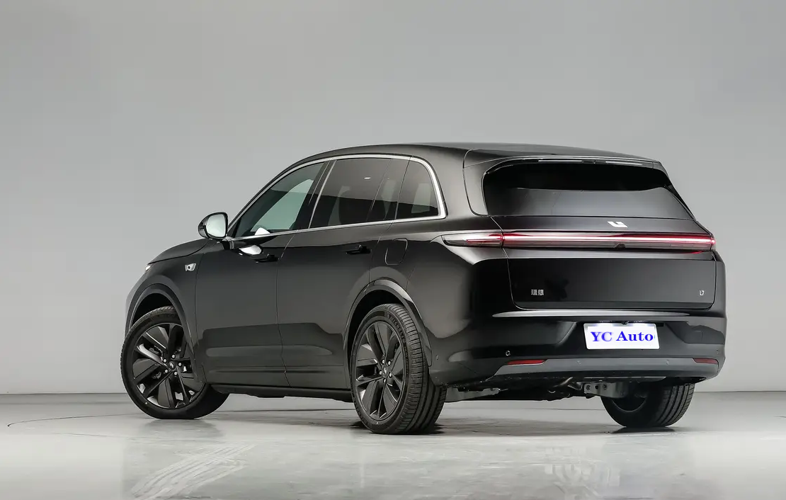 LIXIANG L7 Ultra Black exterior / Orange interior