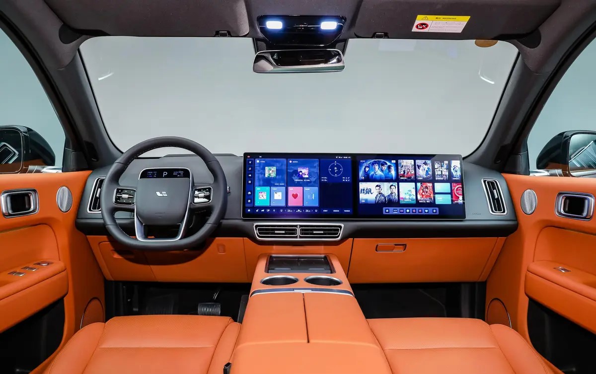 LIXIANG L7 Ultra Black exterior / Orange interior