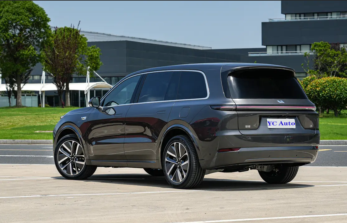 LIXIANG L9 Ultra/Gray exterior/black interior