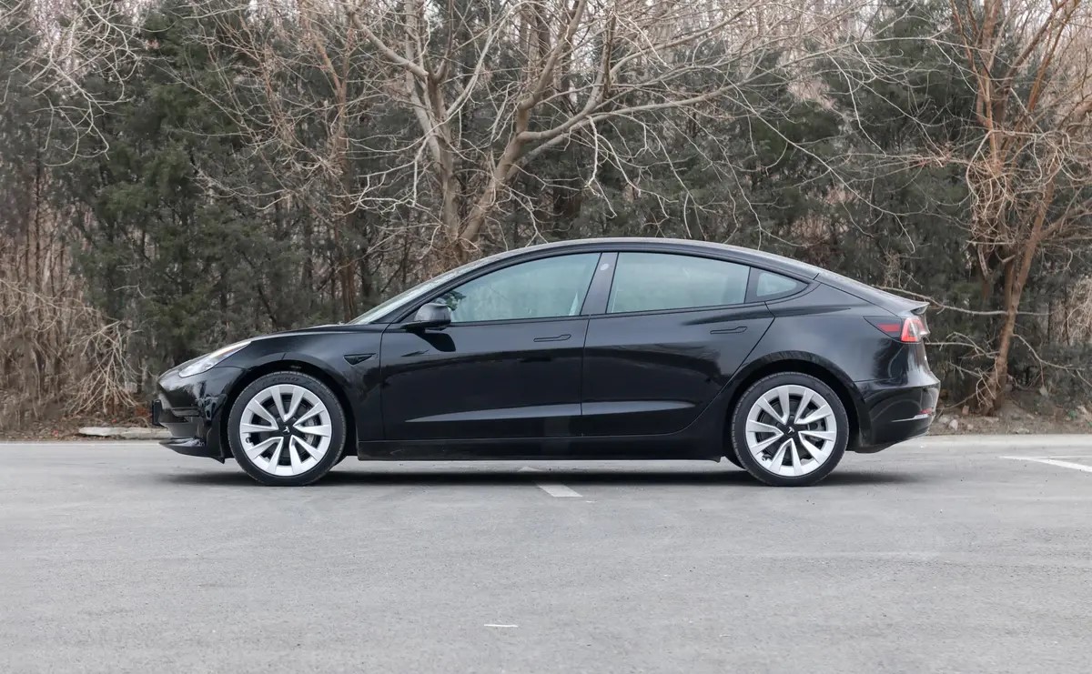 TESLA Model 3 Long Range