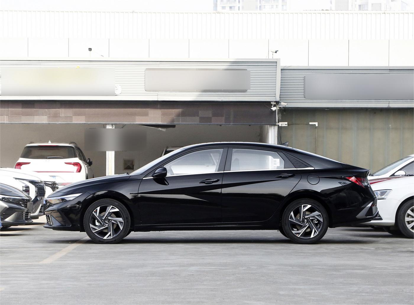 Hyundai Elantra 2023 1.5L CVT LUX Premium Edition