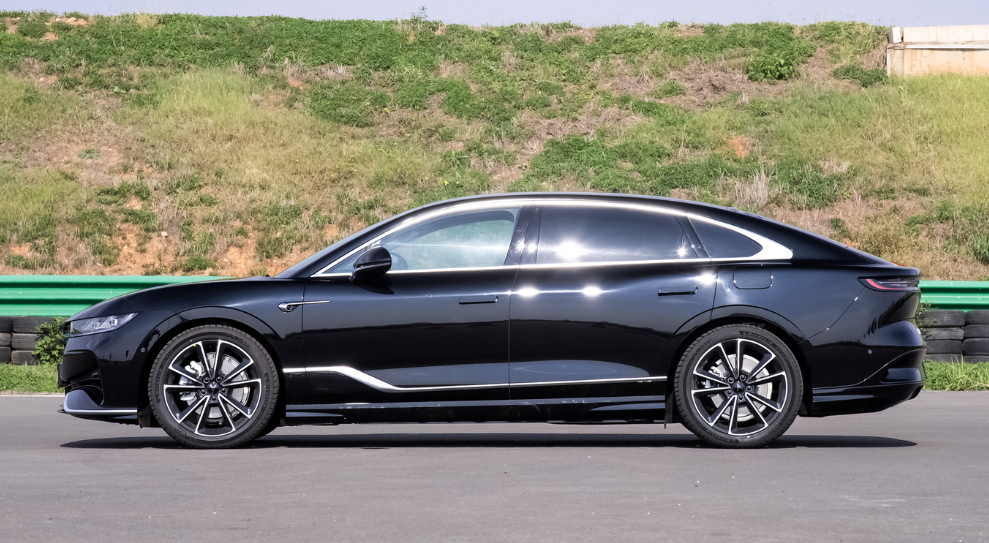 VOYAH light chaser 24 phev 4wd ultra long range flagship edition