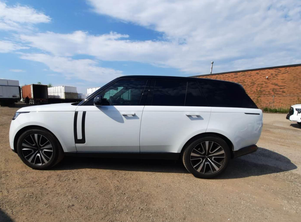 Land Rover Range Rover P400/ White on Red