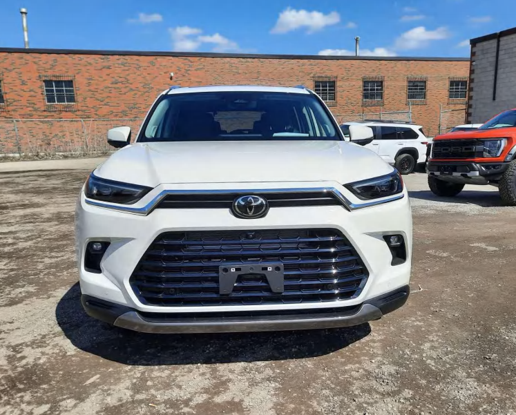 Toyota Grand Highlander Limited Hybrid/White on Black