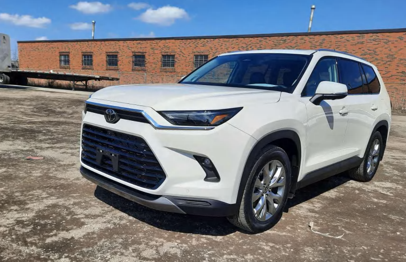 Toyota Grand Highlander Limited Hybrid/White on Black