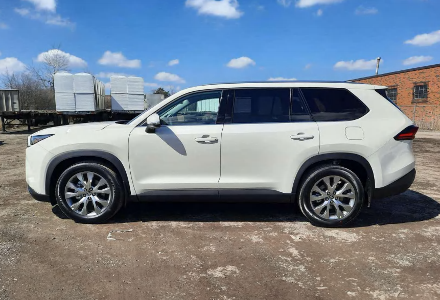 Toyota Grand Highlander Limited Hybrid/White on Black