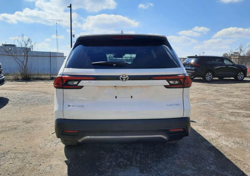 Toyota Grand Highlander Limited Hybrid/White on Black