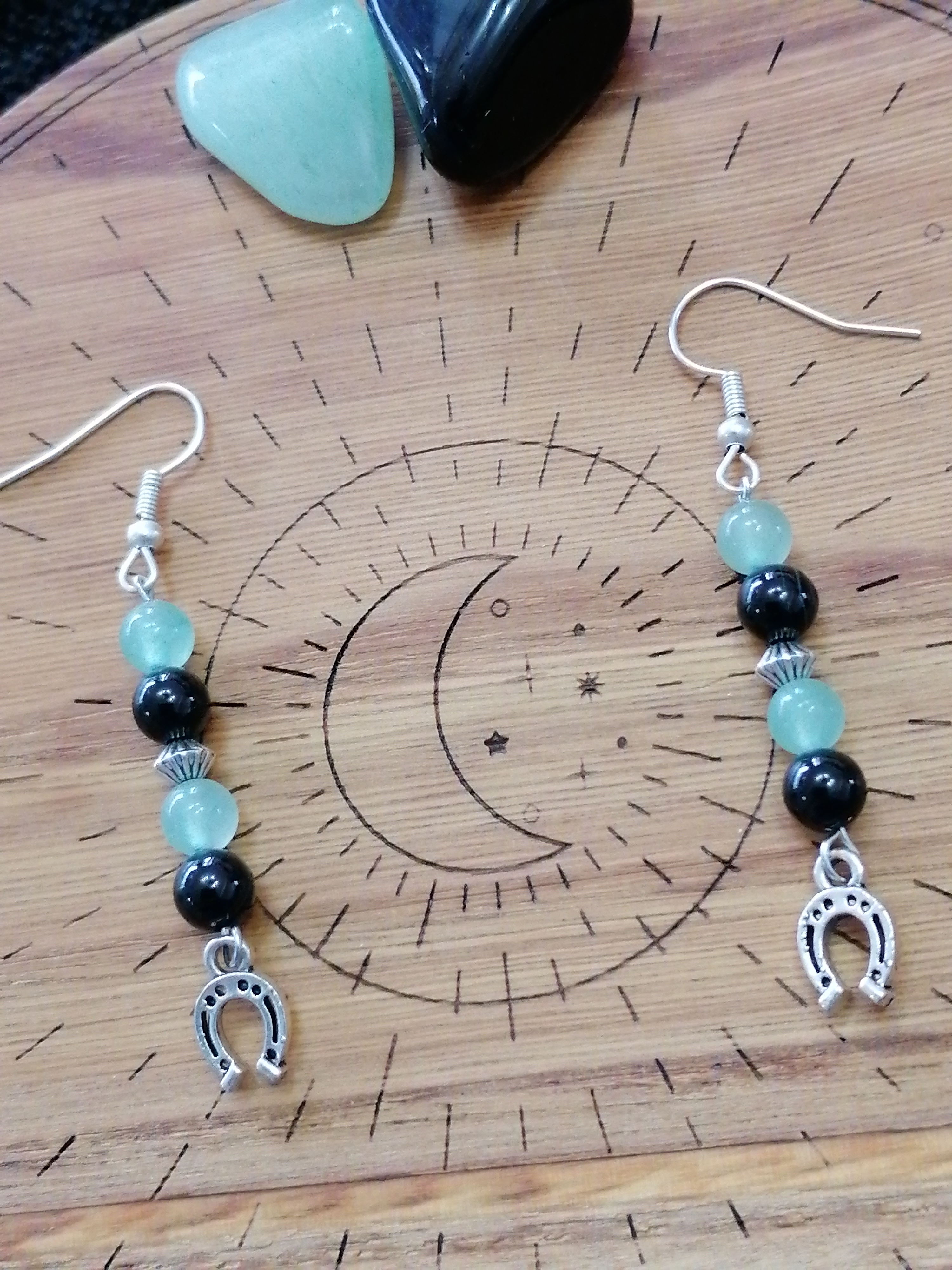 Boucles d'oreilles "fer à cheval" en aventurine verte et onyx 