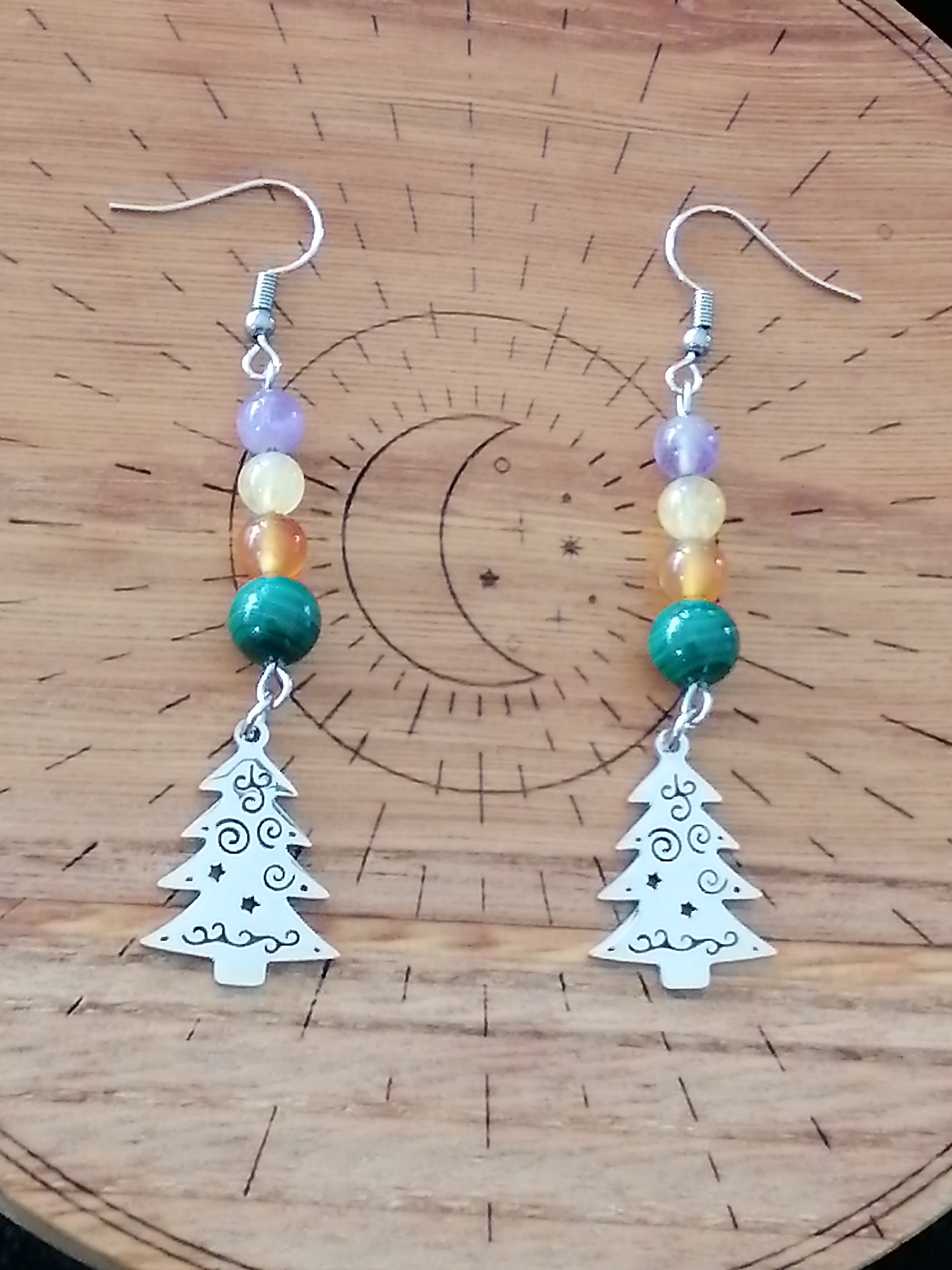 Boucles d'oreilles "sapin" en malachite, cornaline, citrine et améthyste 