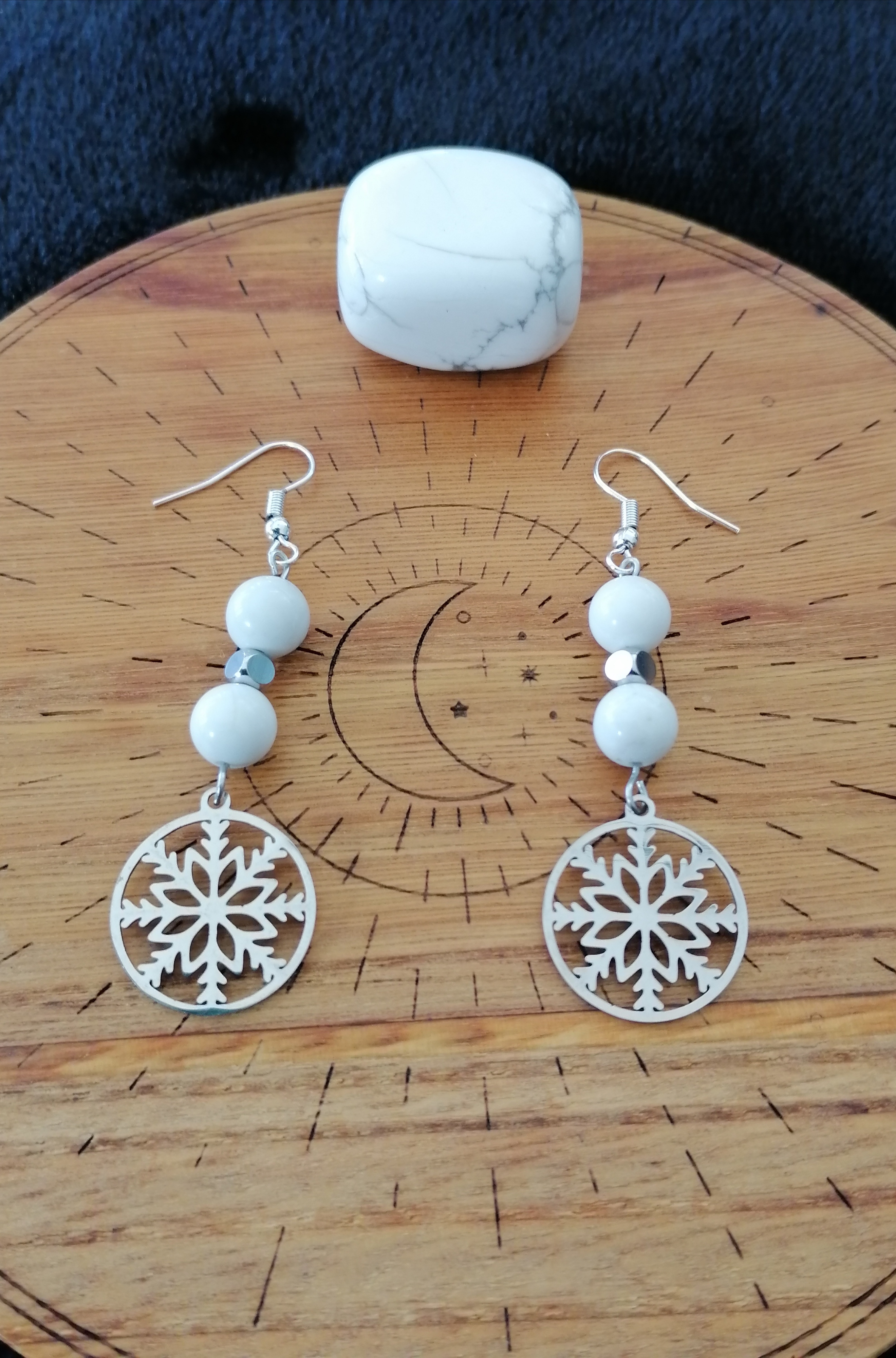 Boucles d'oreilles "flocon de neige" en howlite