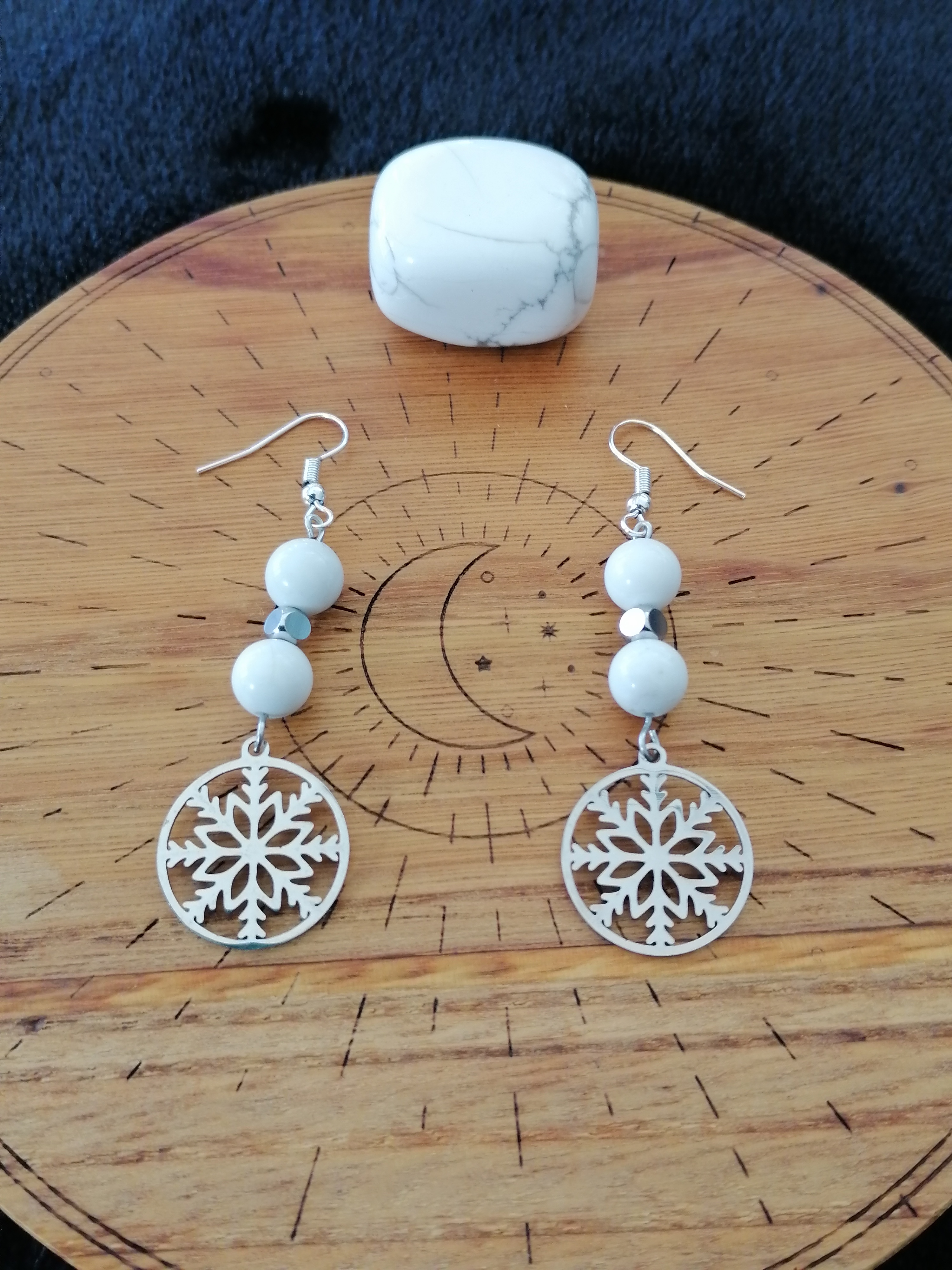 Boucles d'oreilles "flocon de neige" en howlite