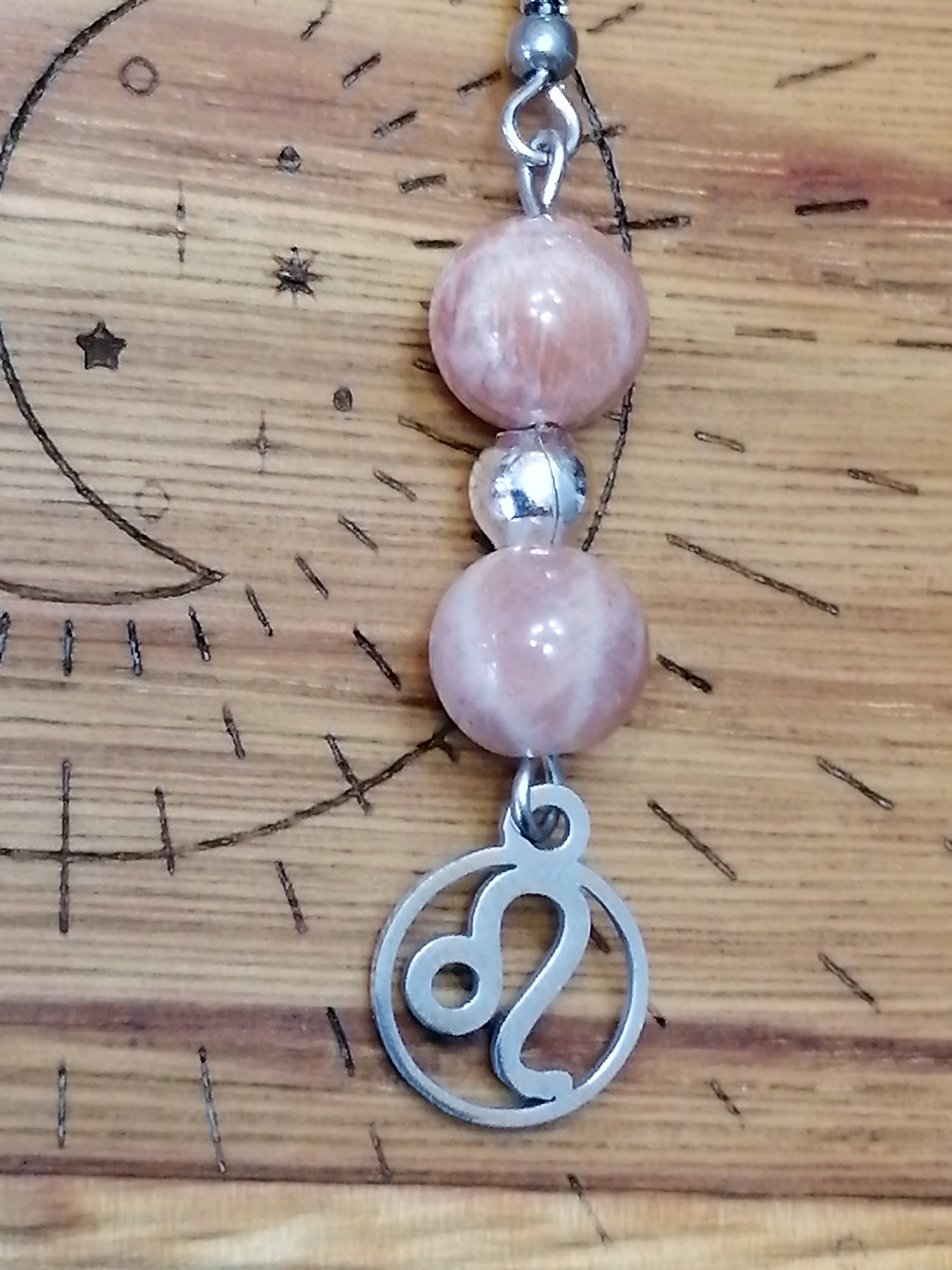 Boucles d'oreilles "lion" en pierres de soleil 