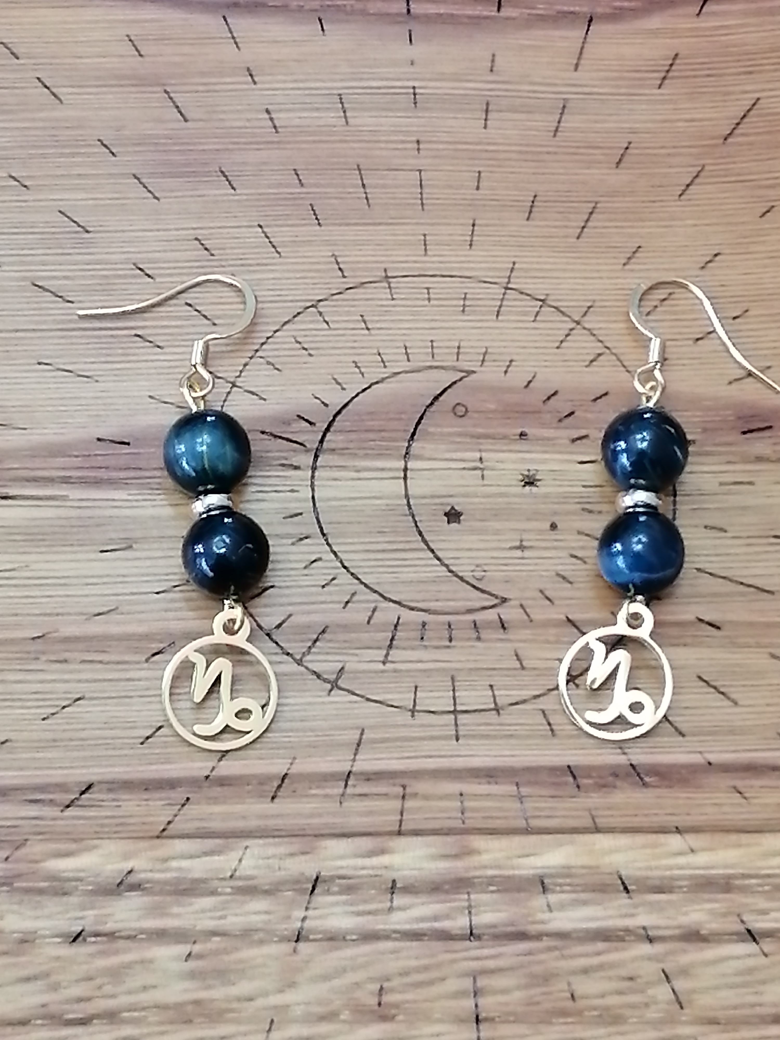 Boucles d'oreilles "capricorne" en œil de faucon 